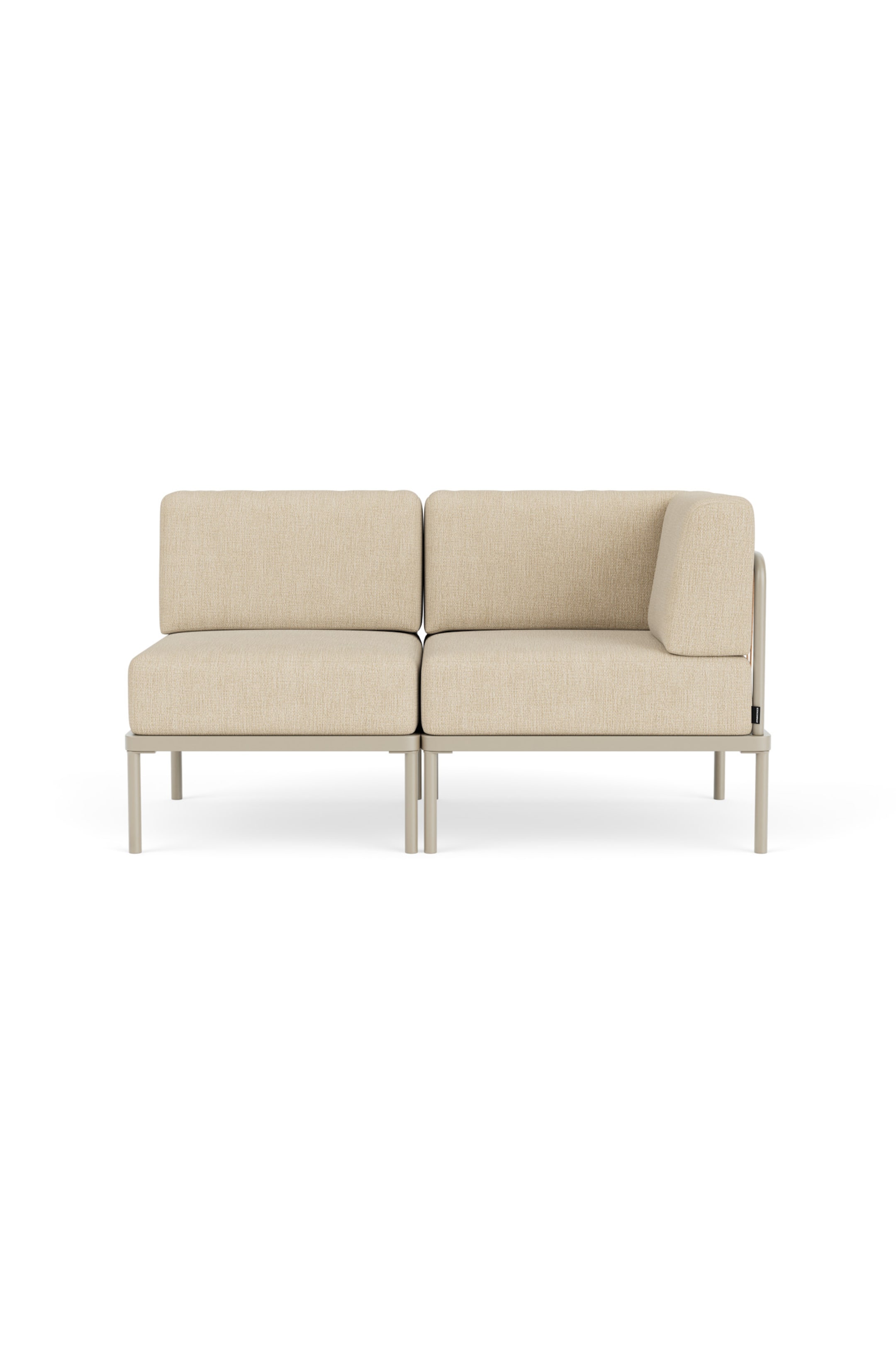 Größeres Bild ansehen: Ein beiges modulares Sofa steht nach vorne gerichtet und besteht aus zwei Einheiten: einem armlosen Abschnitt auf der linken Seite und einem Eckabschnitt mit einer rechten Armlehne. Die Sofakissen ruhen auf einem hellgrauen Metallrahmen mit schlanken Beinen.