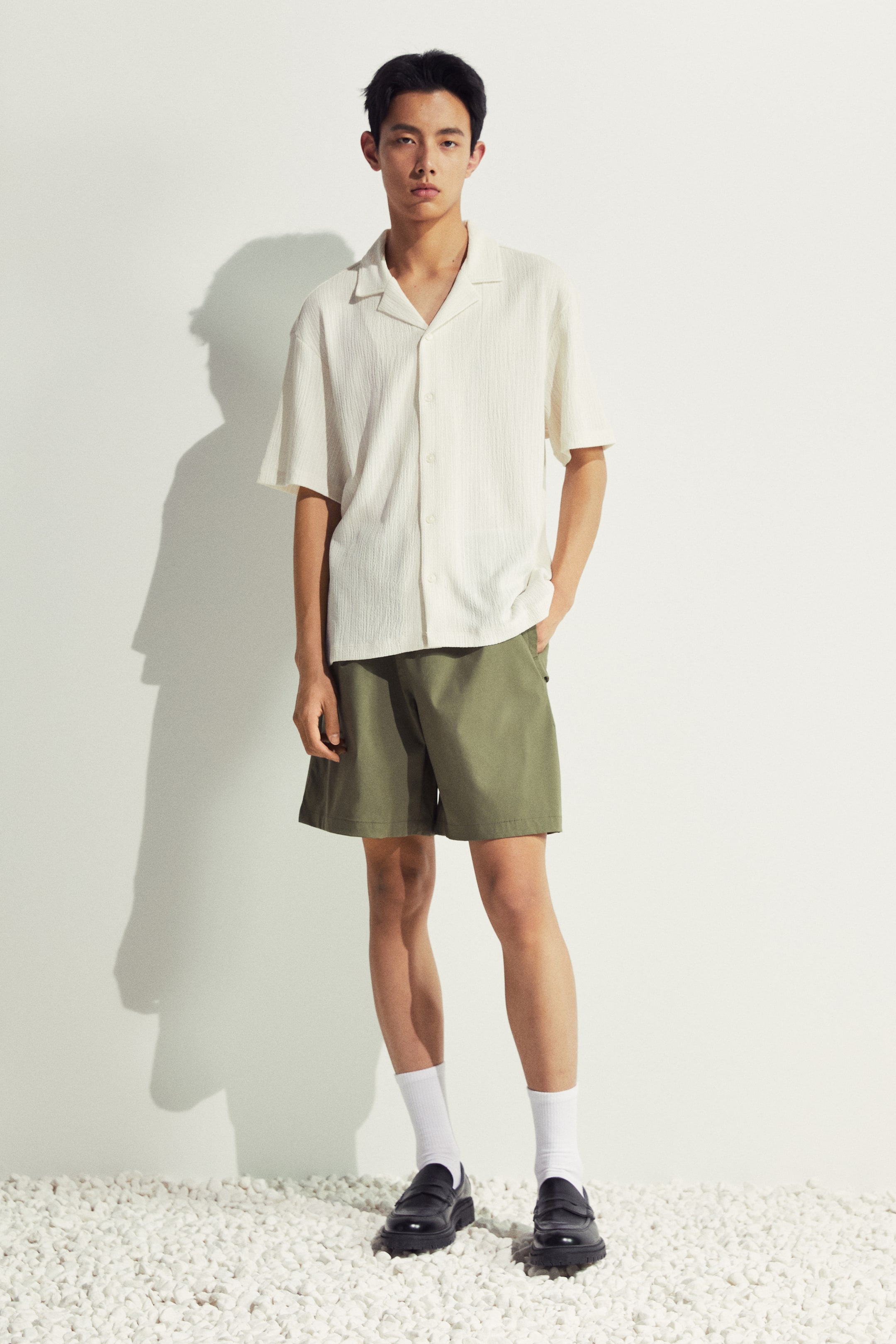 拡大画像を表示: ルーズフィット ナイロンショートパンツ - カーキグリーン - Men | H&M JP 1