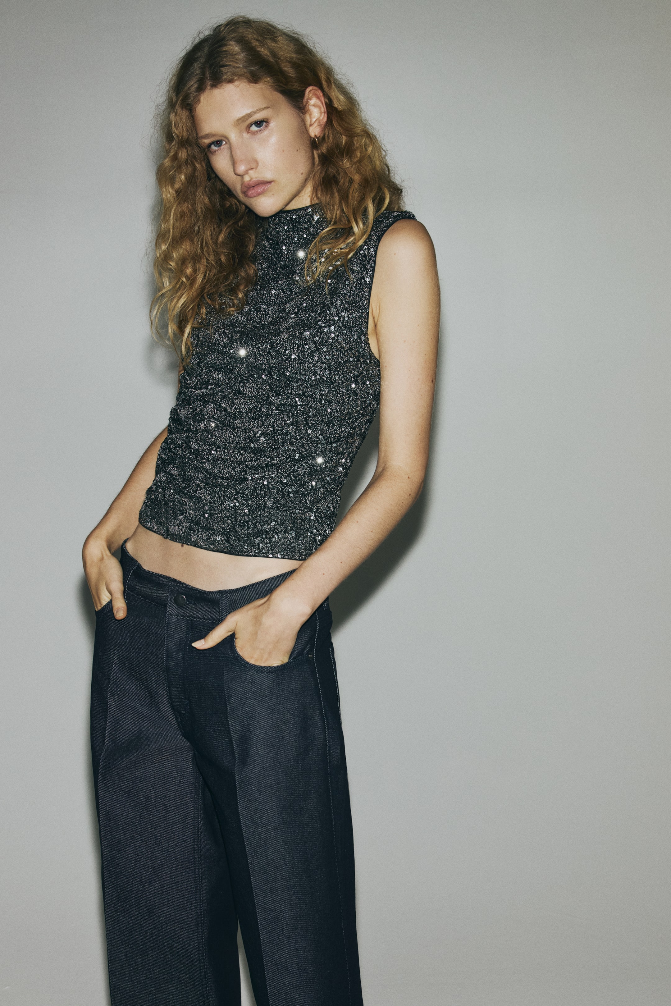 Visualizza immagine più grande: Top con paillettes - Nero/argentato - DONNA | H&M IT 2