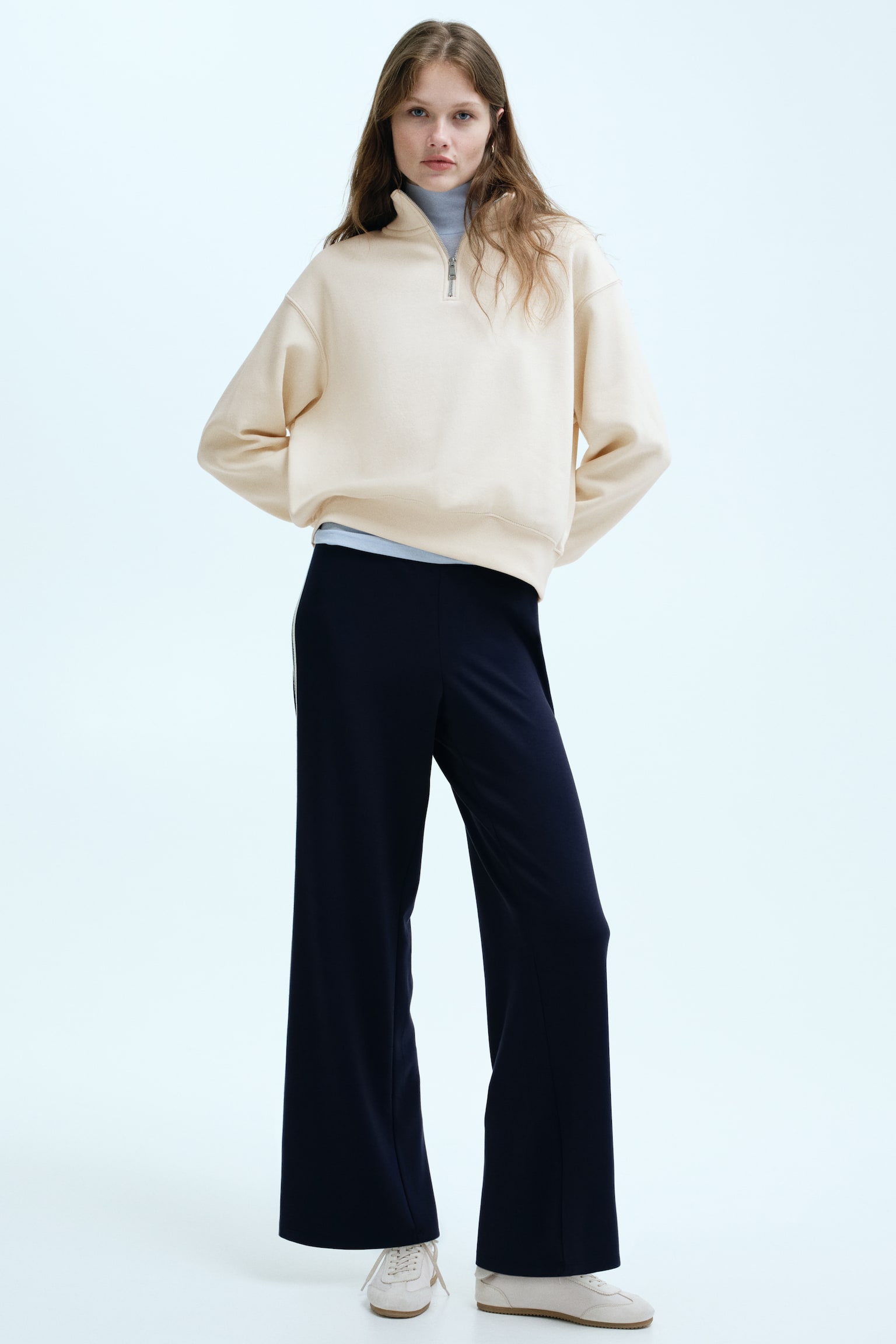 Zip-top sweatshirt - Light beige/Navy blue/Brown - 4
