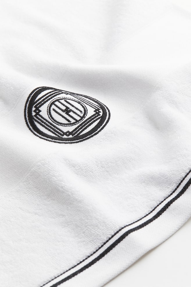 Classic emblem bath towel - White/Black - 3