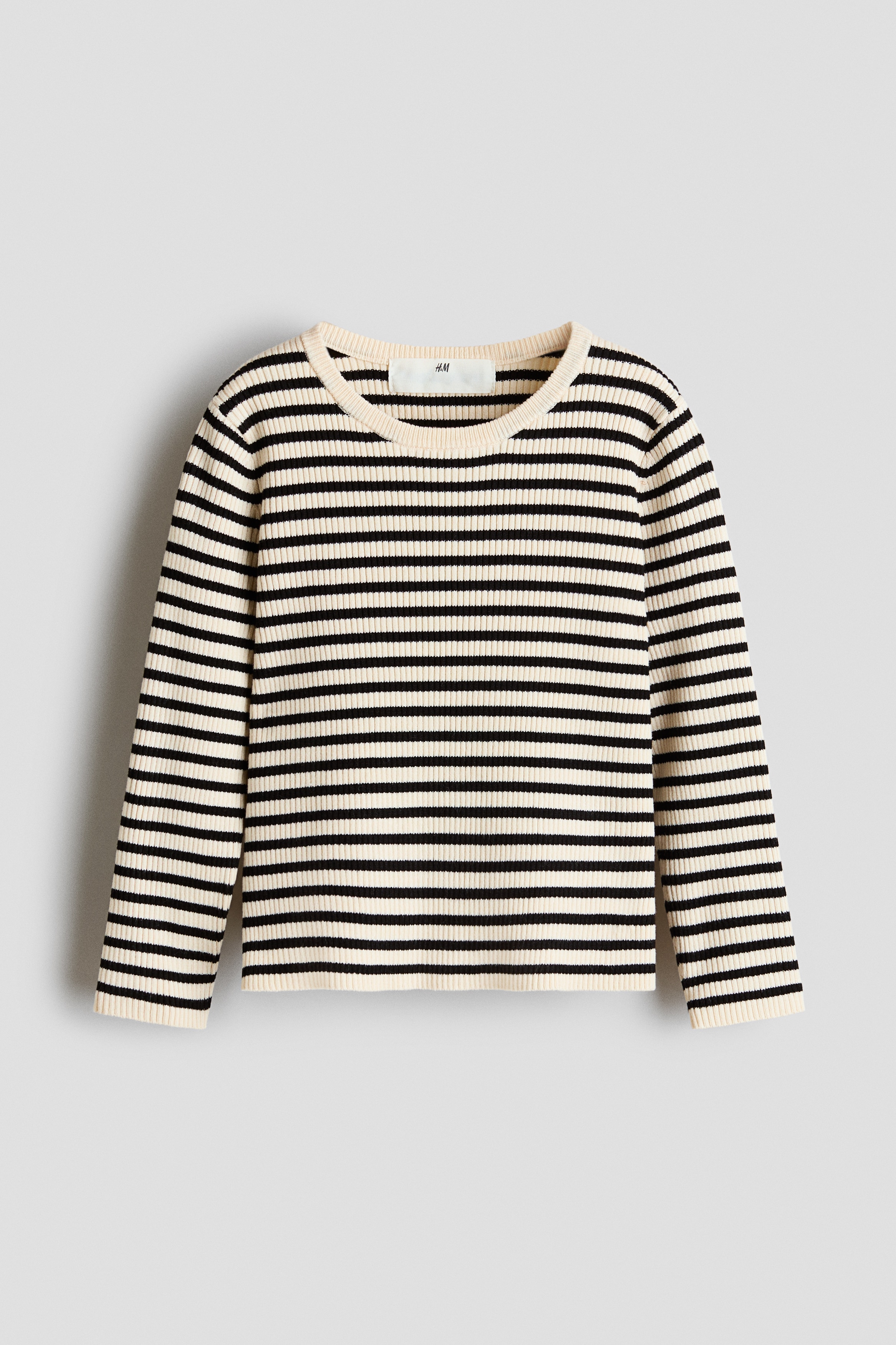 Rib-knit jumperModel
