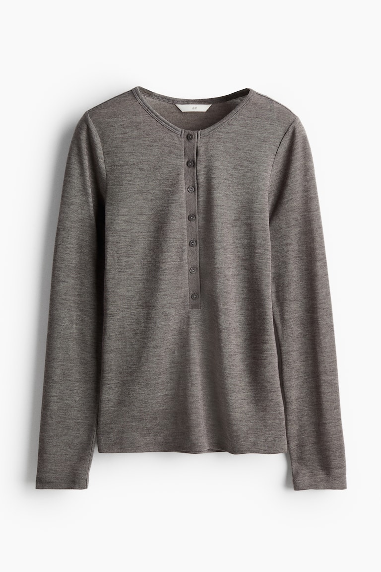 Bluza od finog pletiva s Henli izrezom