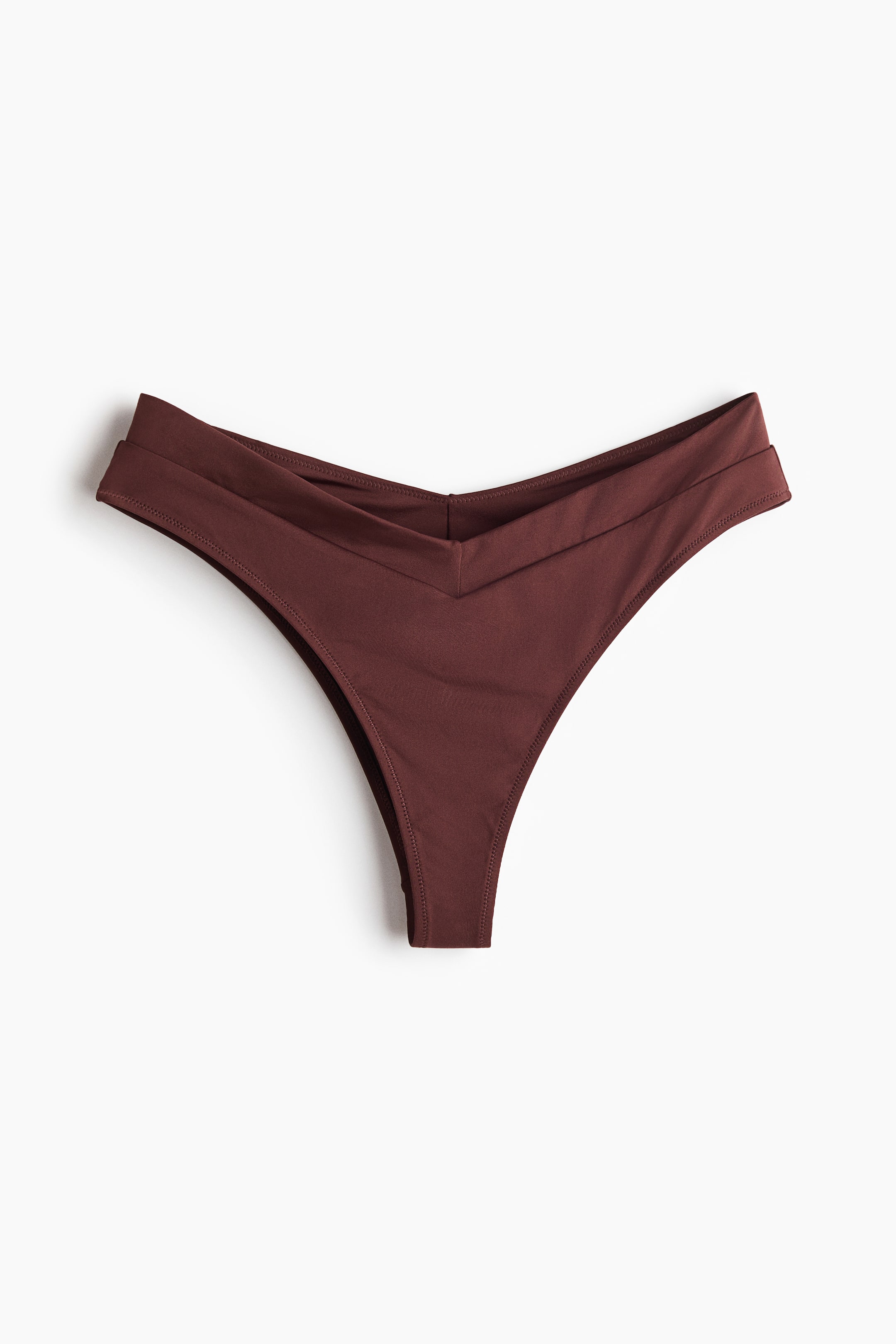 Näytä suurempi kuva: Ruskeat bikinialaosat esitetään edestä, keskikorkealla V-muotoisella vyötäröllä ja kapealla, korkealla leikkauksella.