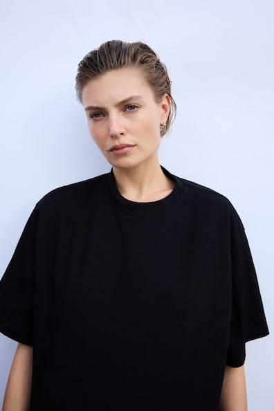 ルーズフィットTシャツ