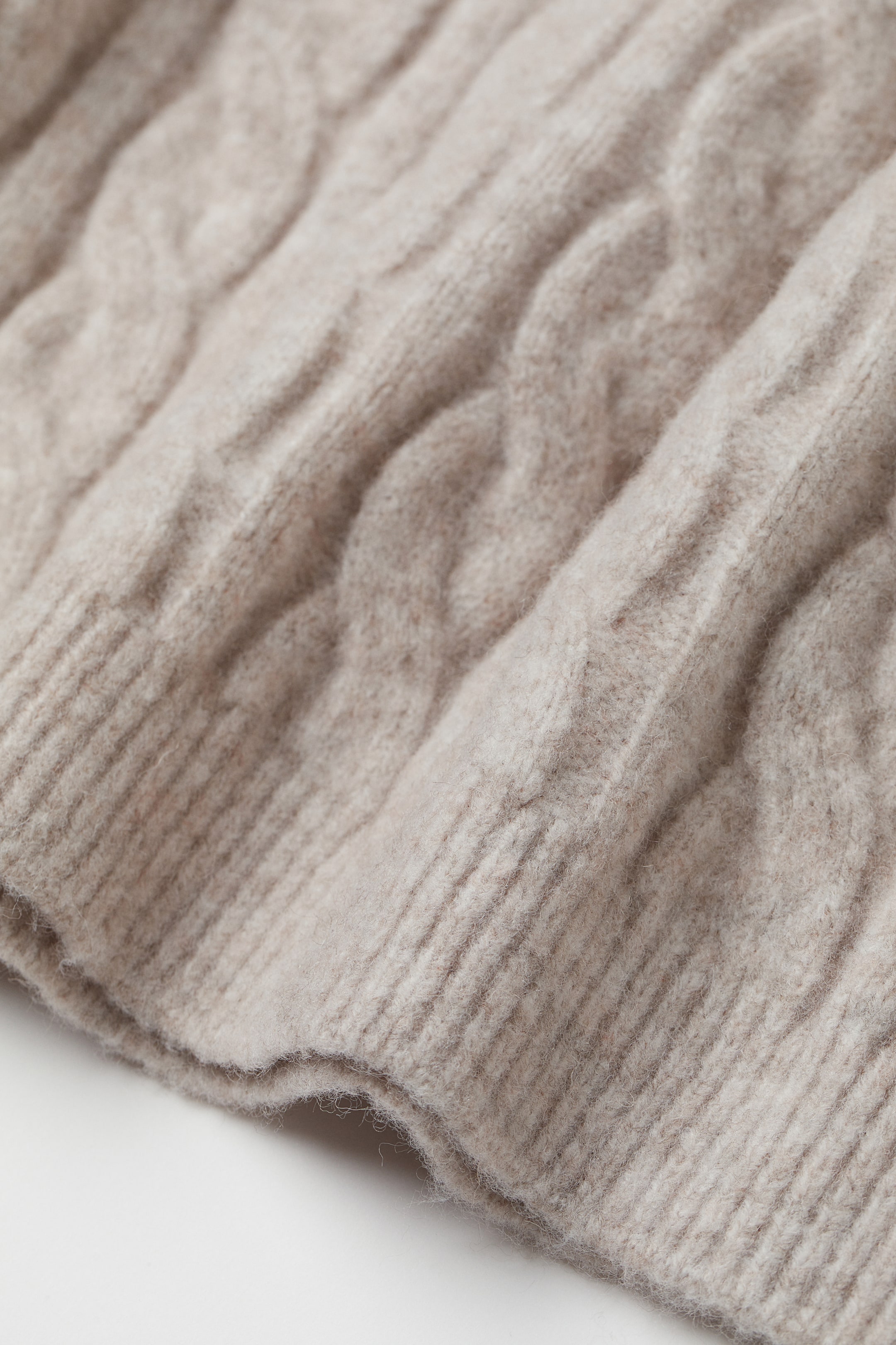 Grösseres Bild ansehen: Pullover in Zopfstrick - Beigemeliert - DAMEN | H&M CH 2