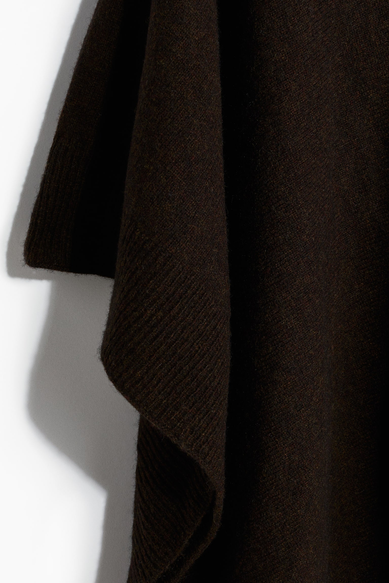 Женская накидка H&M Fine-Knit Cashmere-Blend Cape, цвет: Тёмный коричневый — фото 2