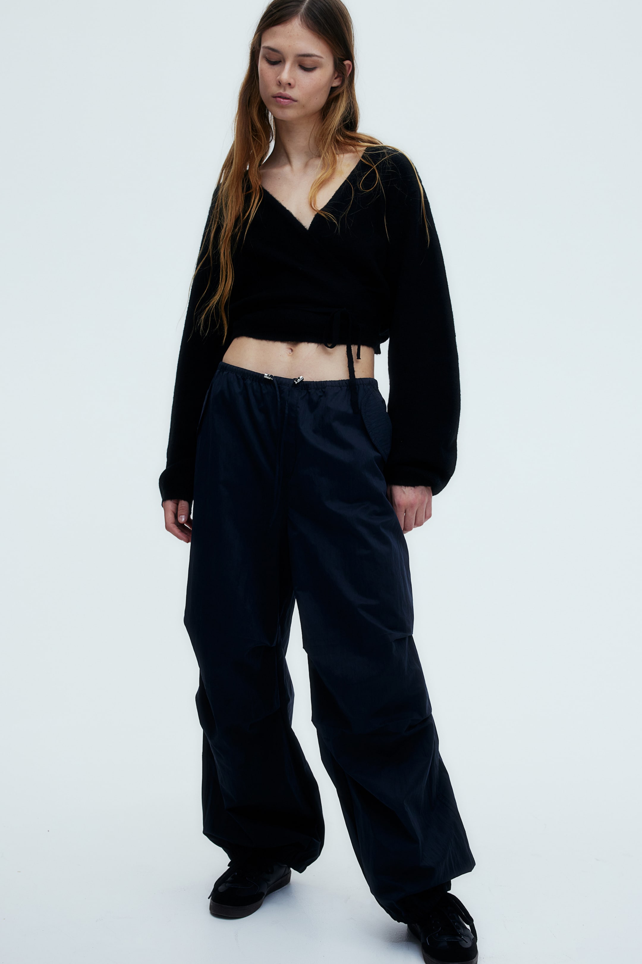 Parachute trousers - Regular waist - Long - Black - Ladies | H&M GB 2