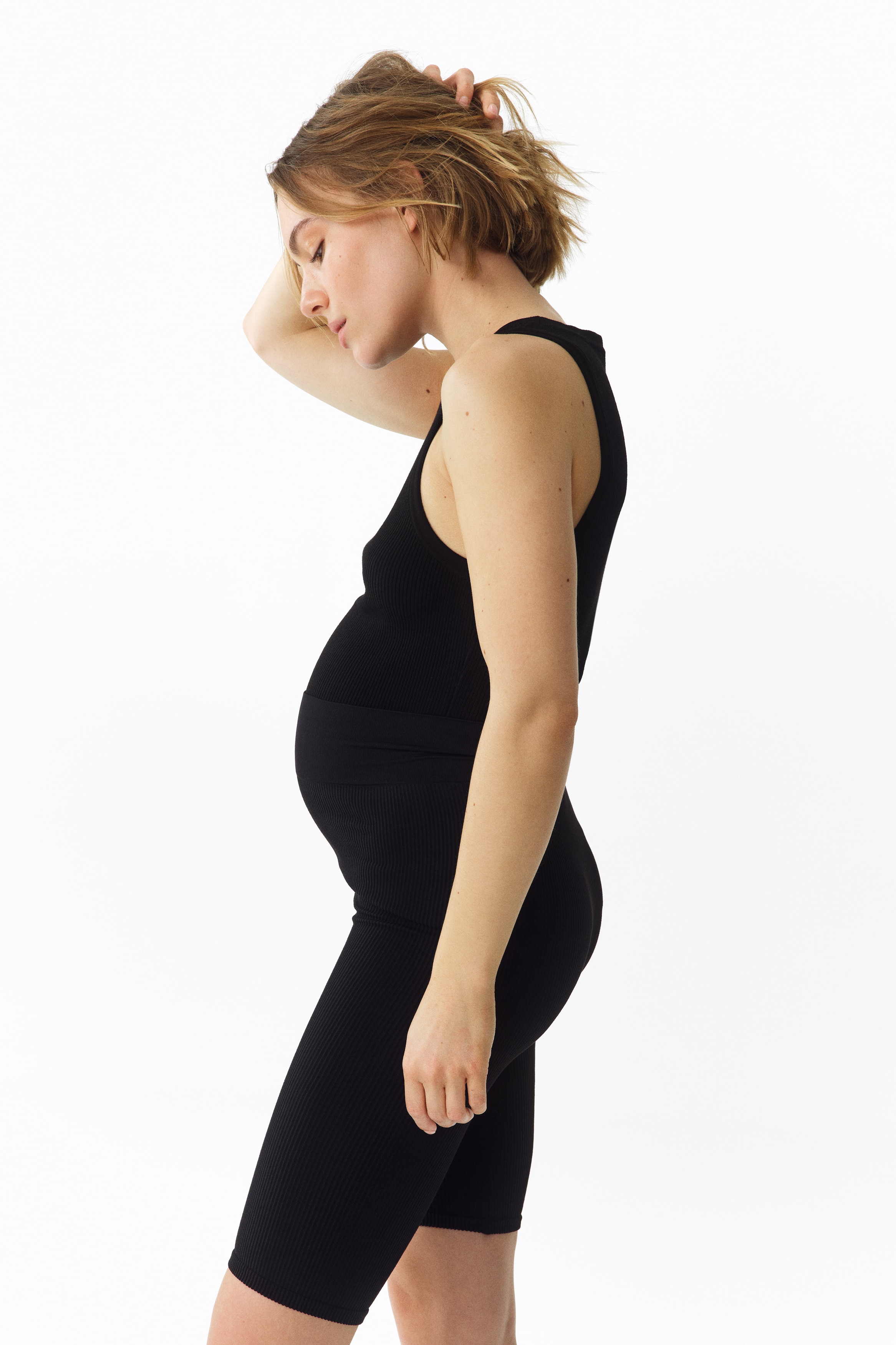 MAMA Before & After Uski šorts bez šavova - Crna