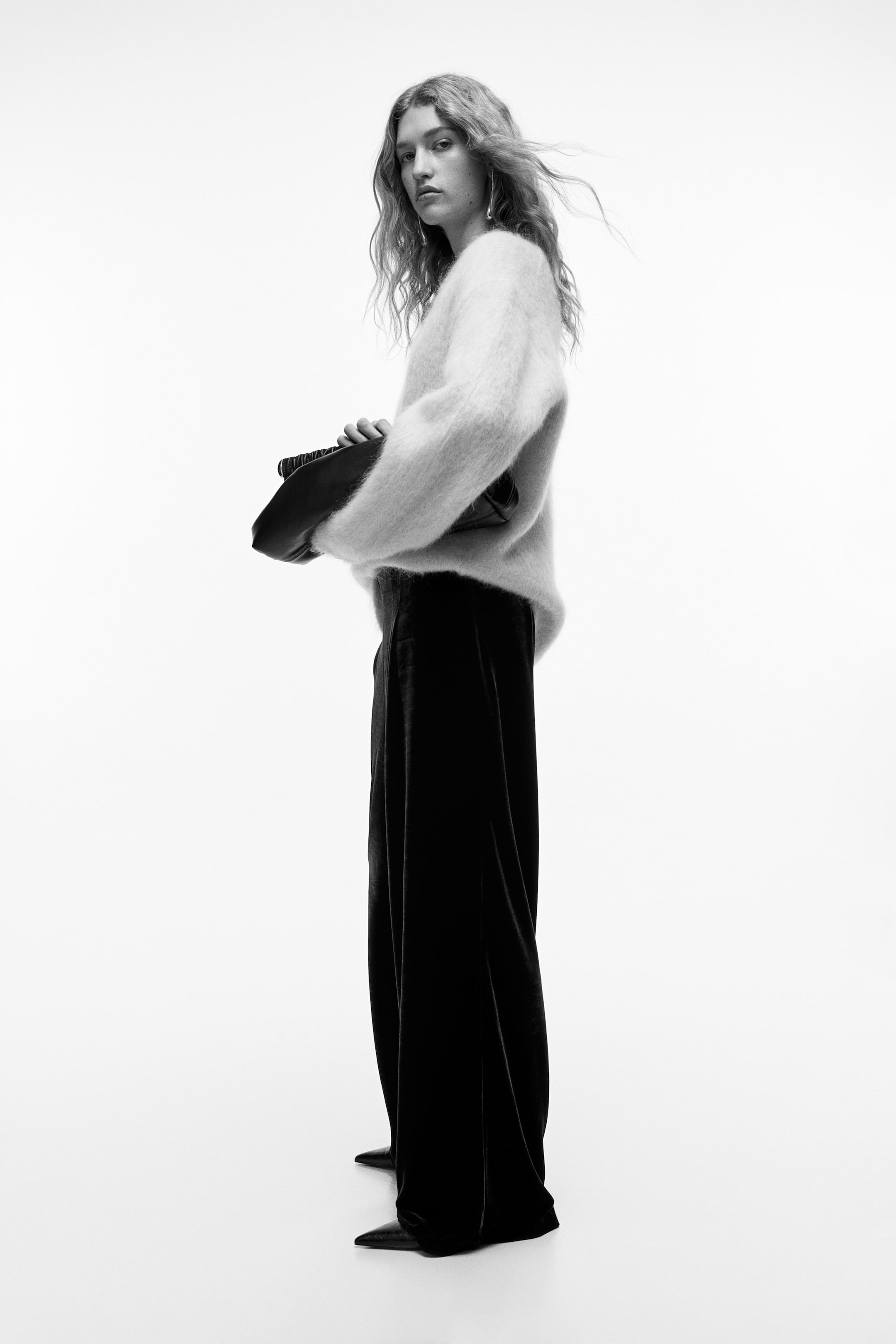 View larger image: Velour Pants - Dark green - Ladies | H&M US 3