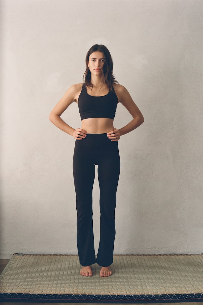 Flared Yoga leggings with SoftMove™ - Black/Warm brown/Dark grey/Chocolate plum/Plum purple/Antique rose/Pastel pink/Olive green/Peachy beige/Storm blue/Navy blue - 2