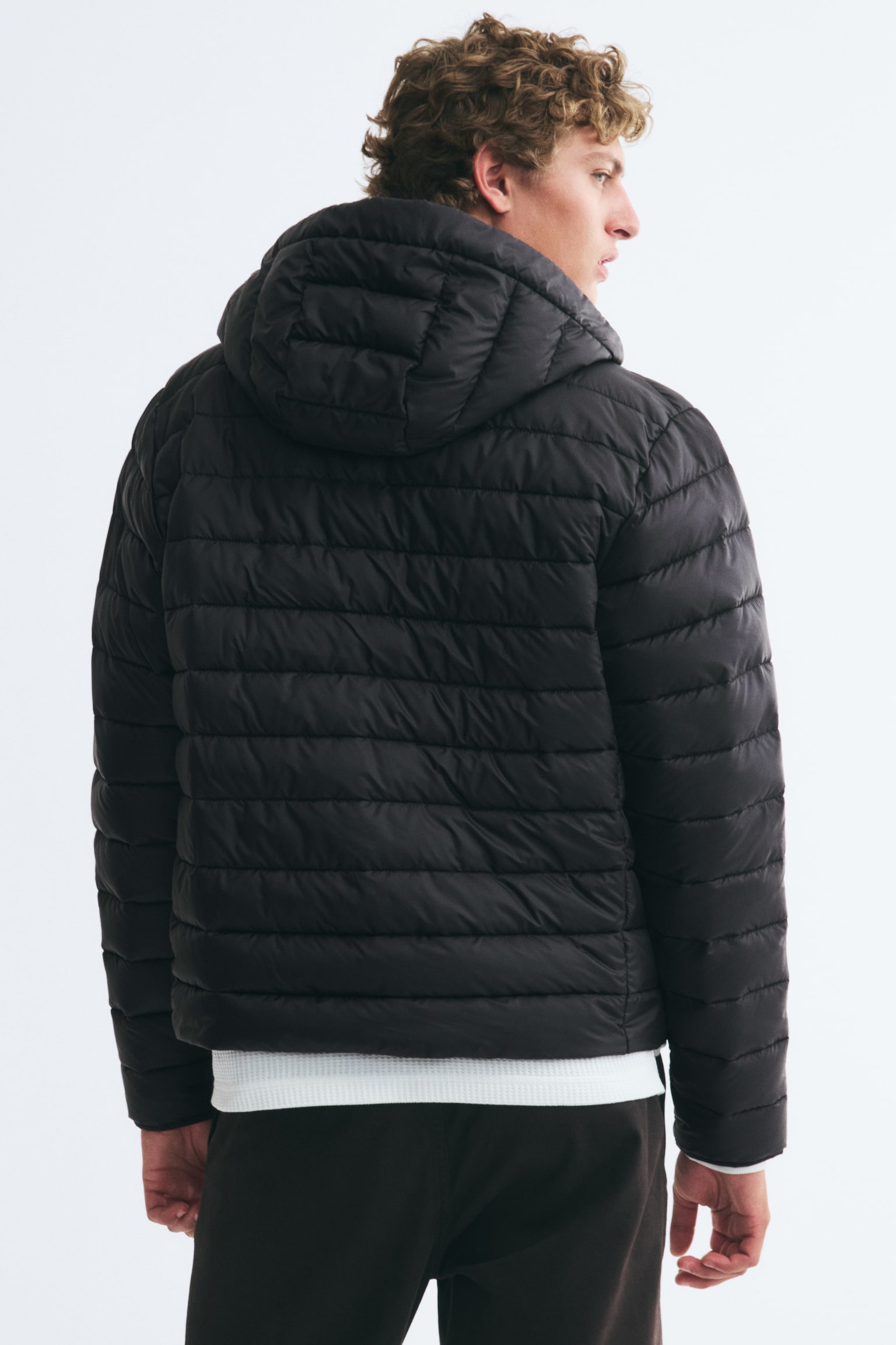 Мужская куртка H&M Slim-Fit Lightweight Puffer, цвет: Чёрный — фото 5