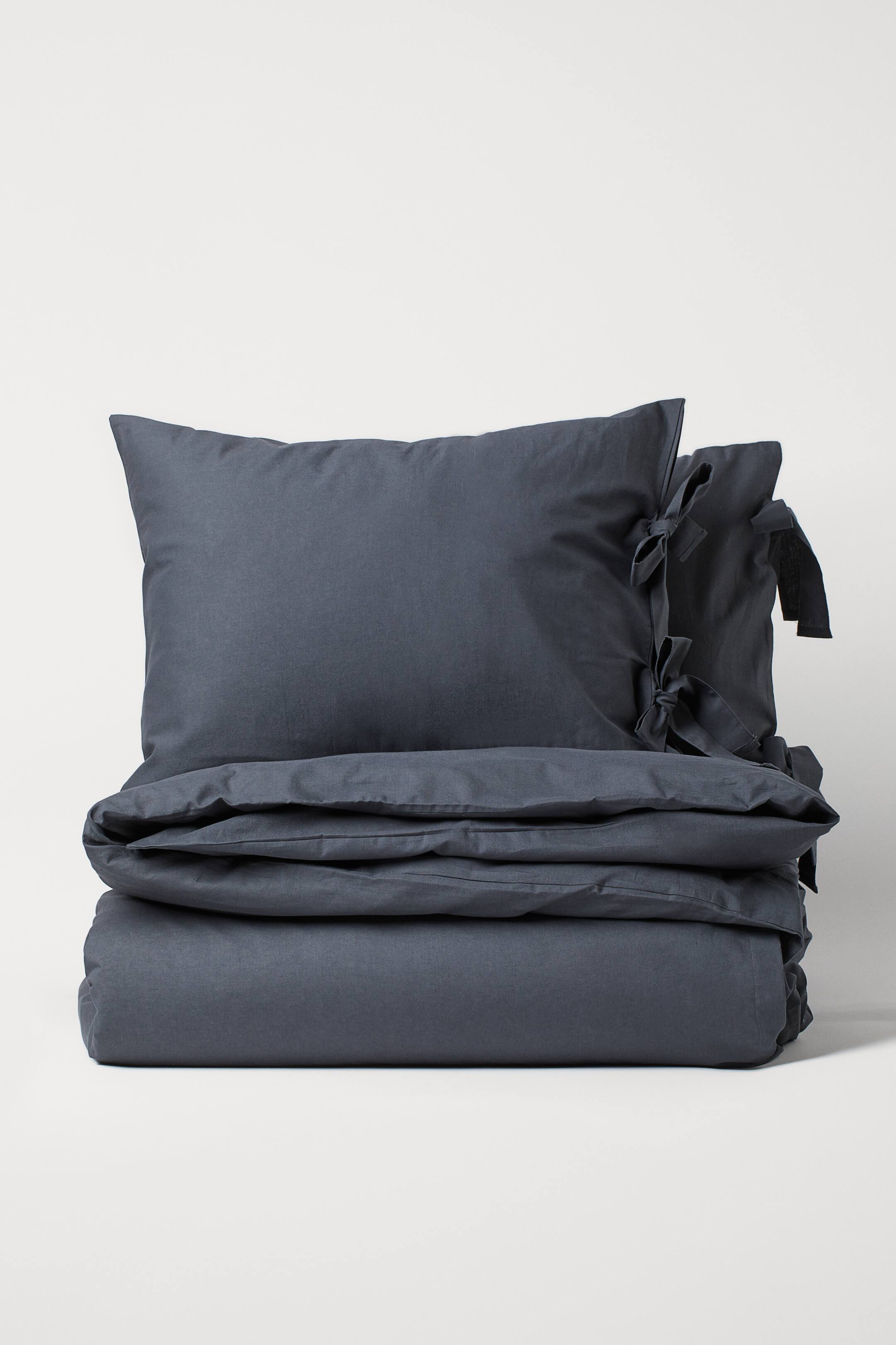 Ver imagem maior: Conjunto de capa edredão casal com fitas de atar - Cinzento escuro - HOME | H&M PT 1