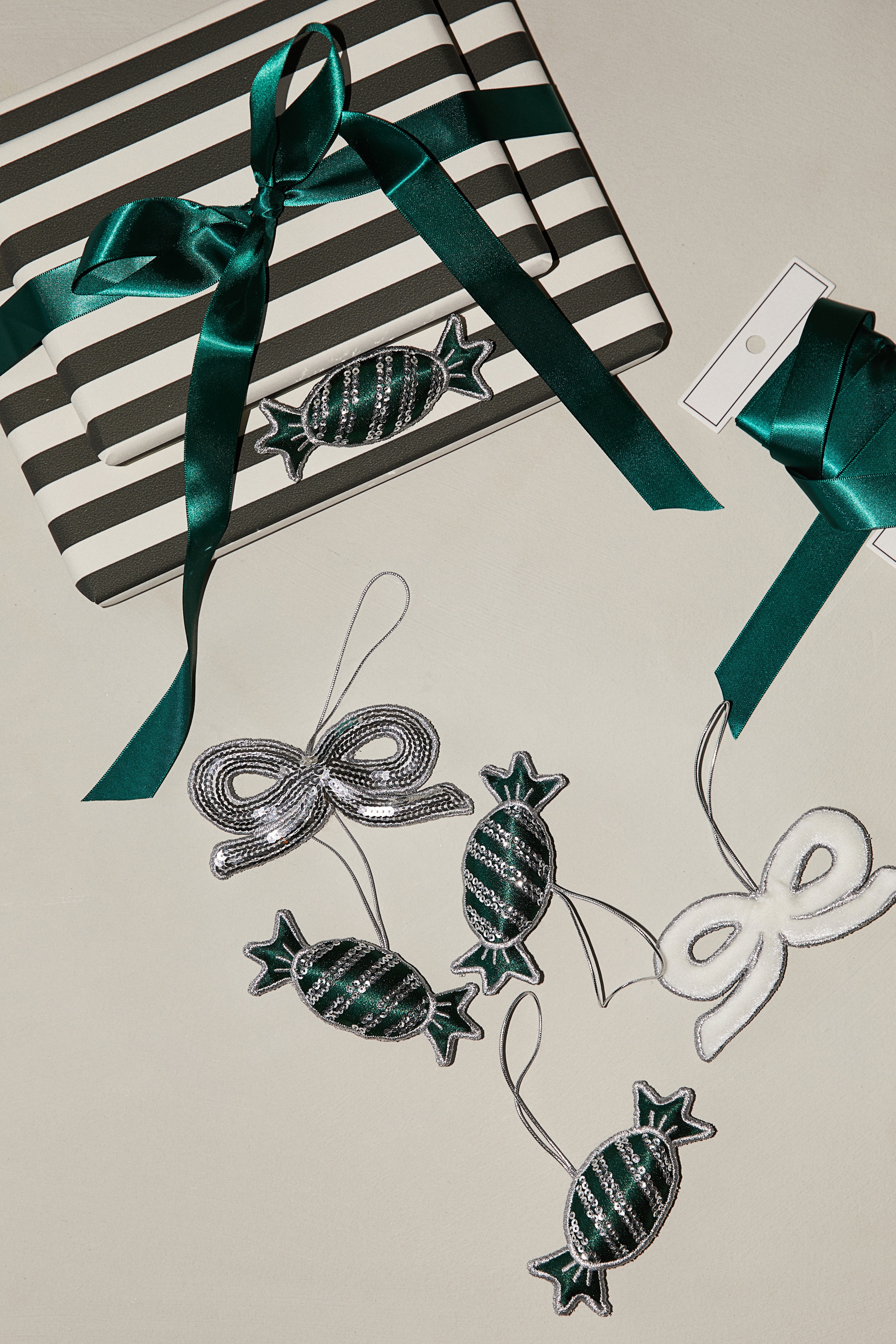 Embellished Christmas tree decoration - Green/Bon-bon/White/Star/Dark green/House
