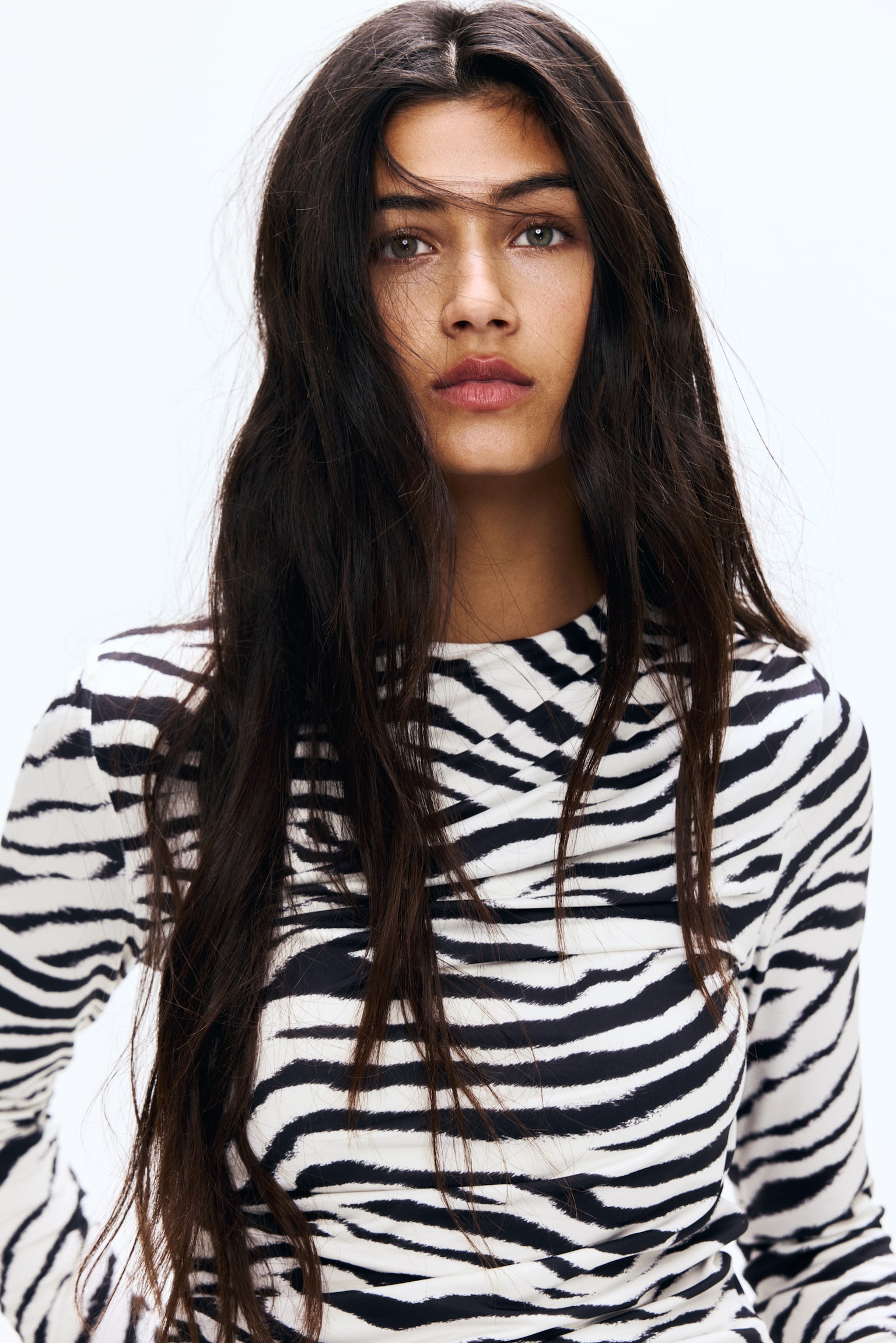 Женский топ H&M Draped Top, цвет: Белый / Зебра с принтом — фото 2