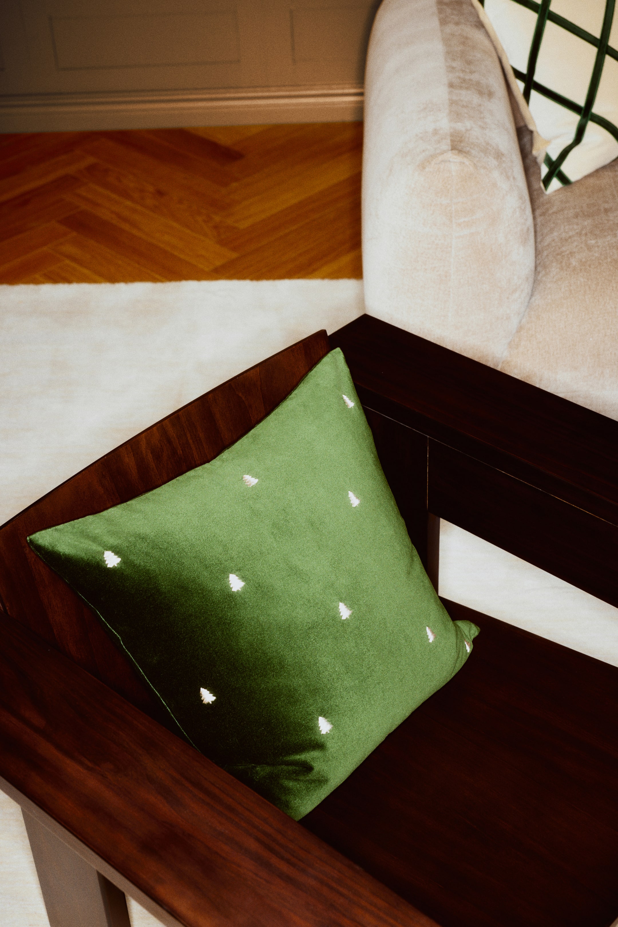 Ver imagem maior: Capa de almofada com motivo bordado - Verde escuro/Abetos - HOME | H&M PT 1