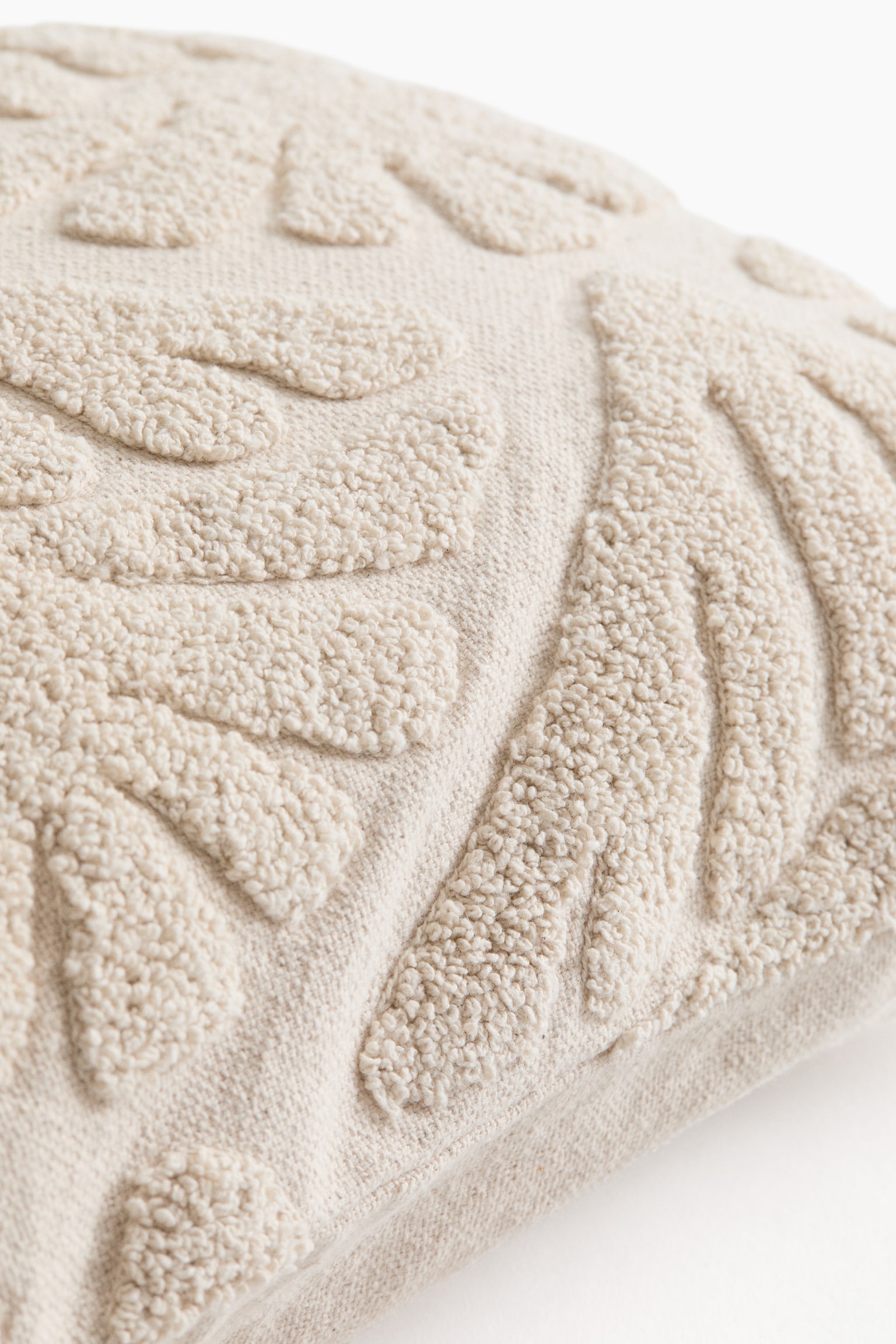 Tufted-motif cushion cover - 3