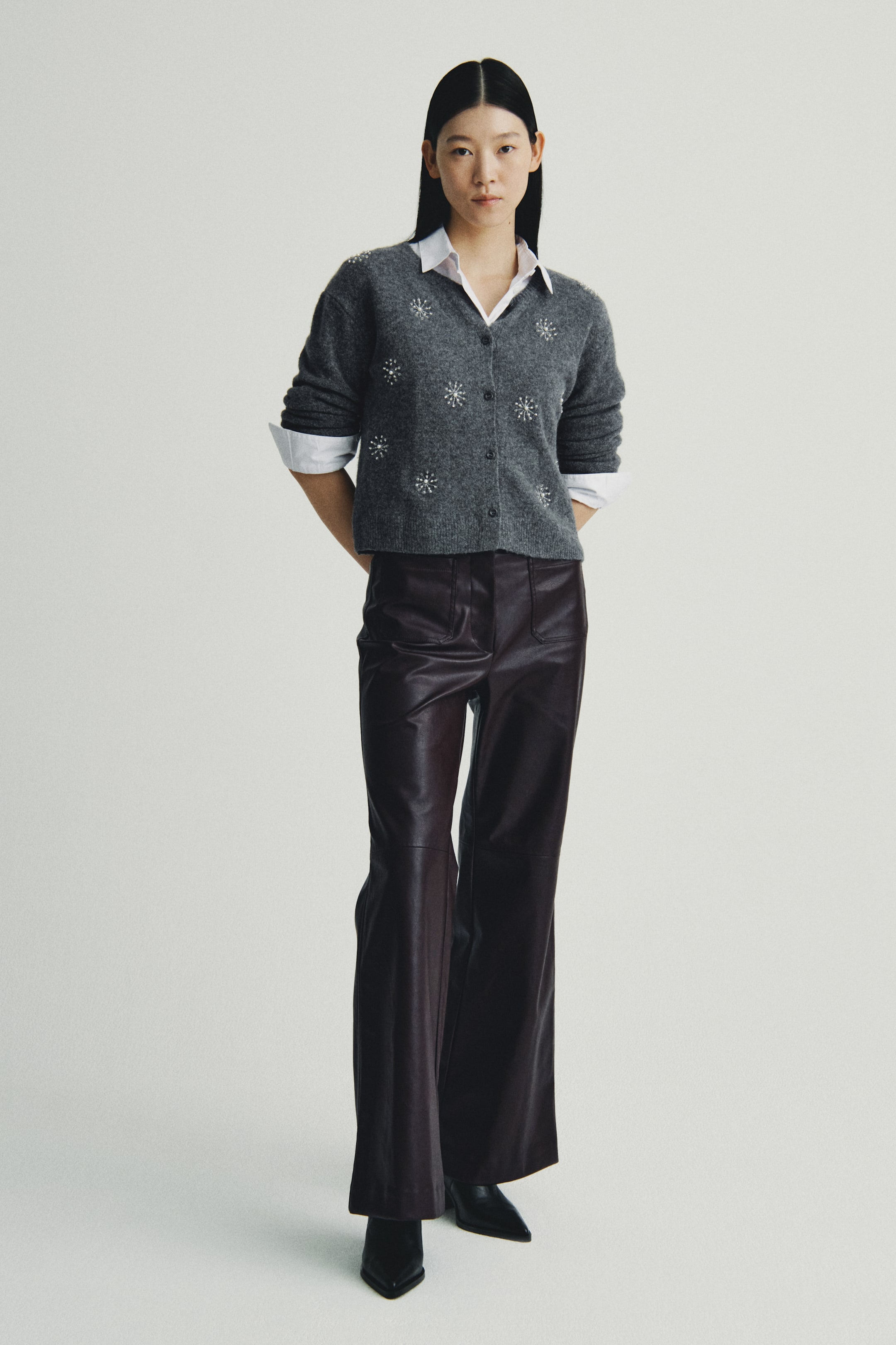 이미지 확대 보기: 엠브로이더리 가디건 - 다크 그레이 - 여성 | H&M KR 2