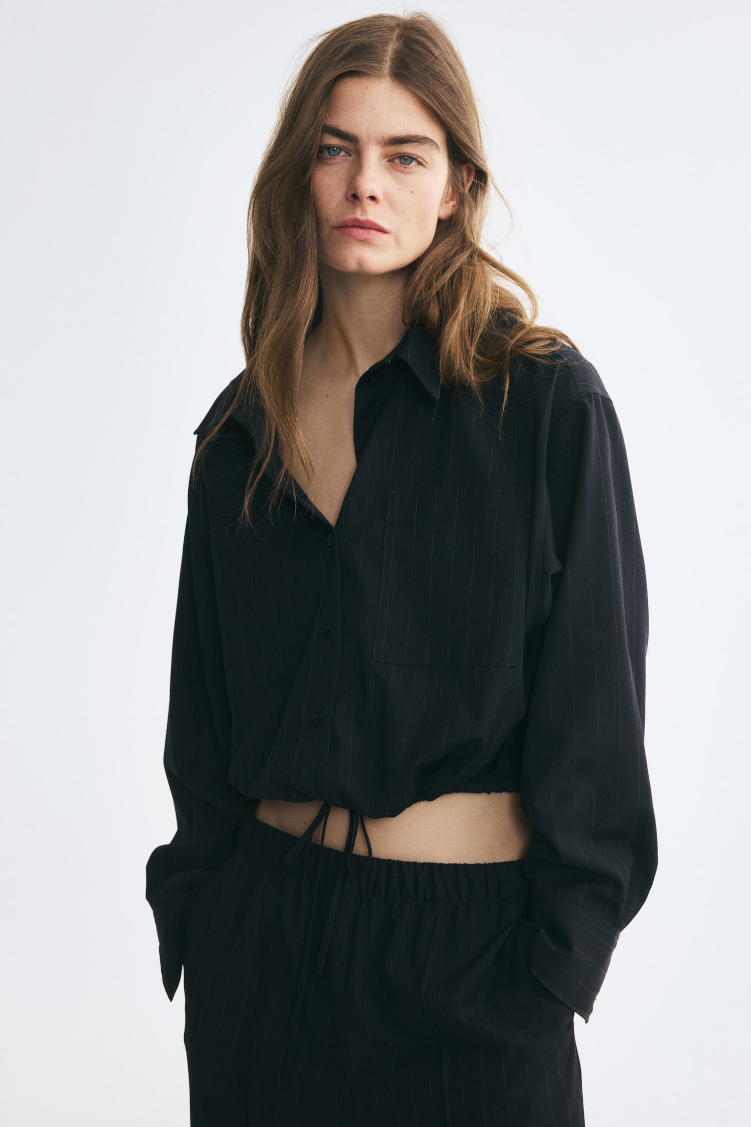 Женская рубашка H&M Stand-Up Collar Drawstring, цвет: Тёмно-синий — фото 3