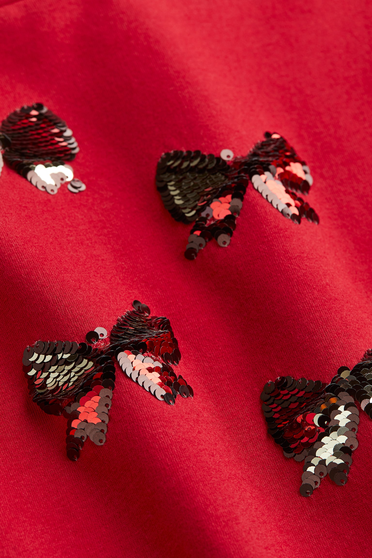 Design Detail Tee - Red/Bows - 2