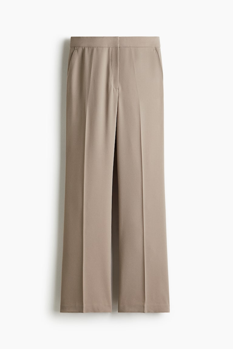 Ravne pantalone na ivicu