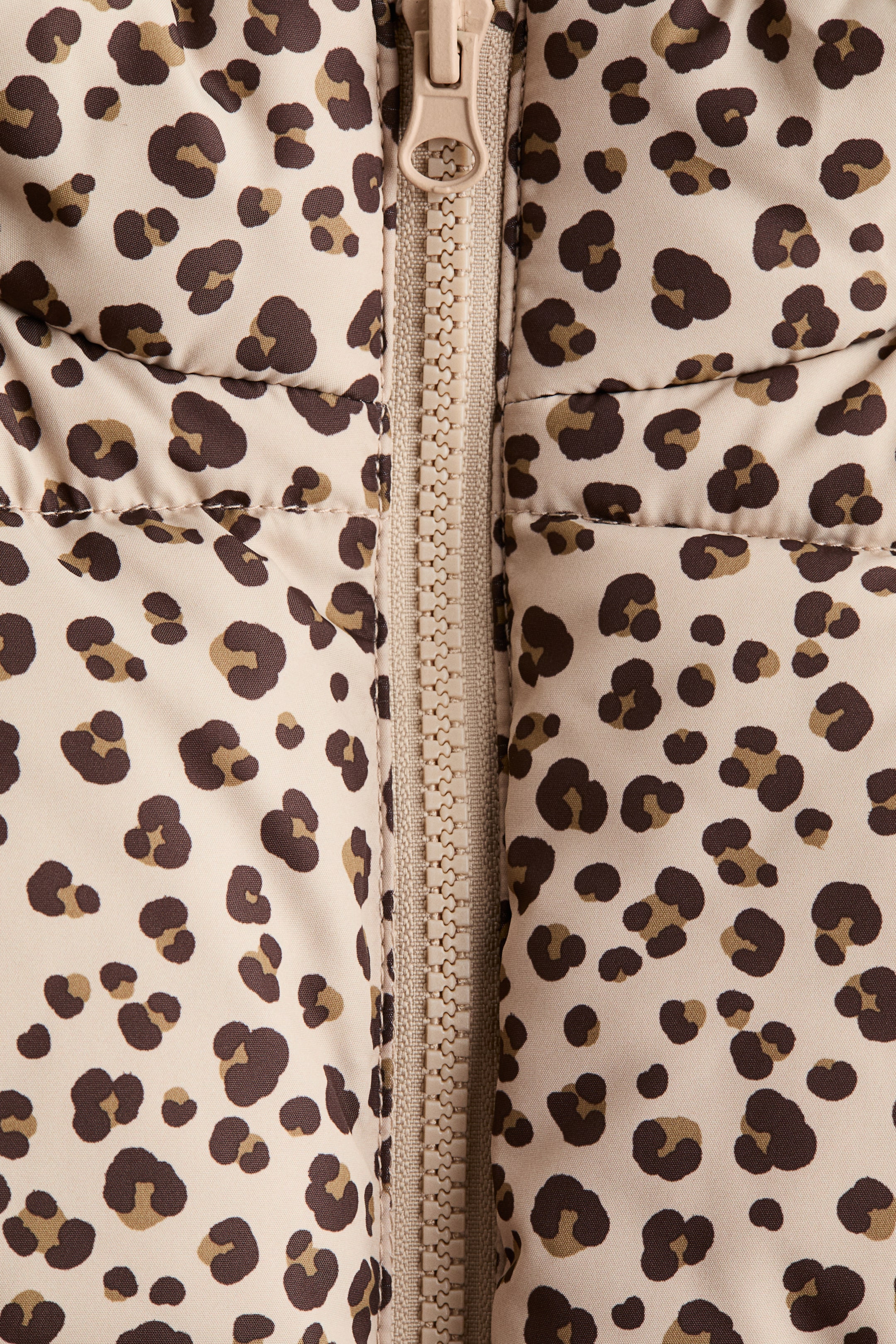 Nagyobb kép megtekintése: Pufimellény - Bézs/leopárdmintás - GYEREK | H&M HU 2