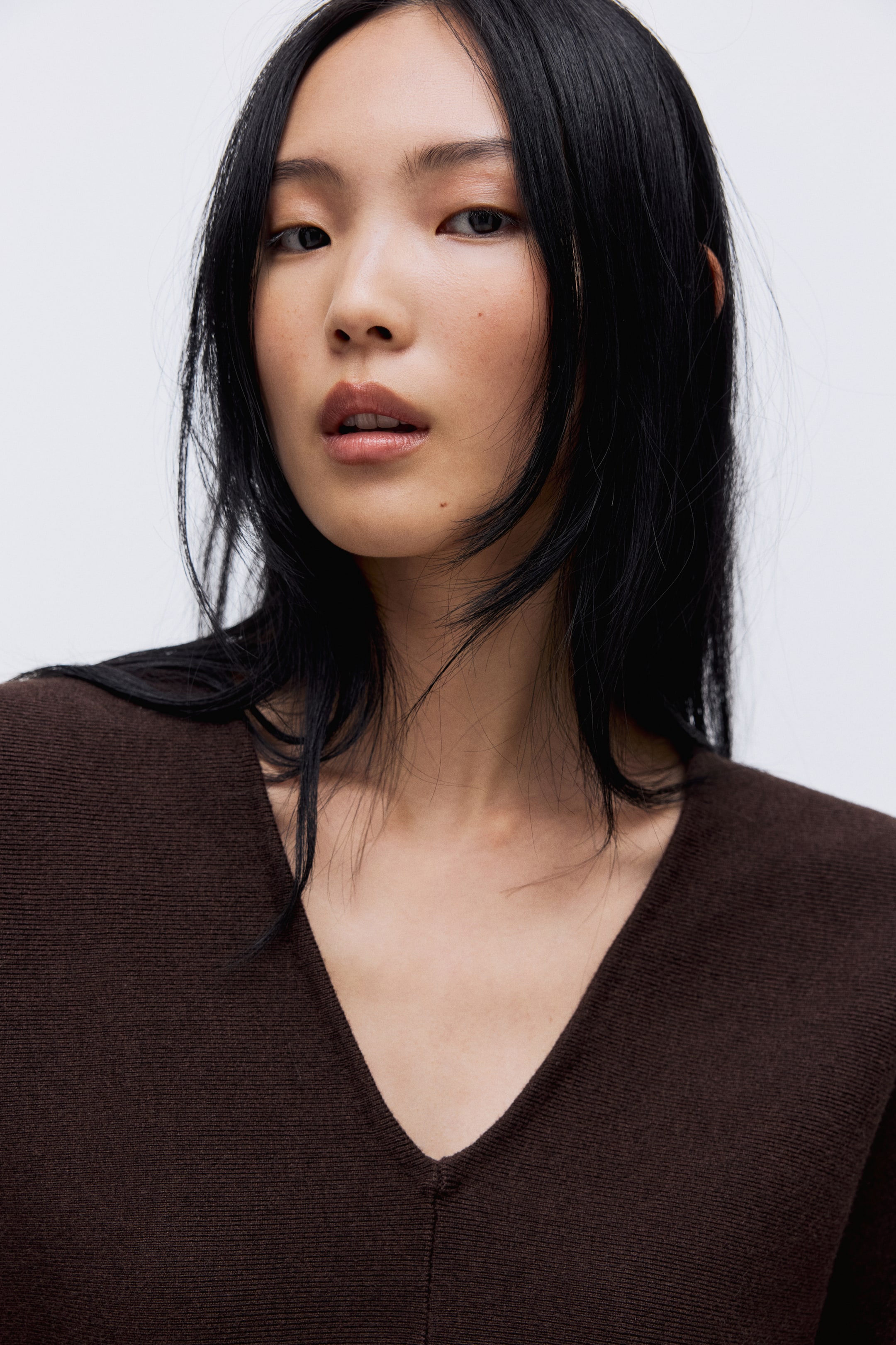 Ingrandisci l'immagine: Knitted V-neck top - Marrone scuro - DONNA | H&M CH 3