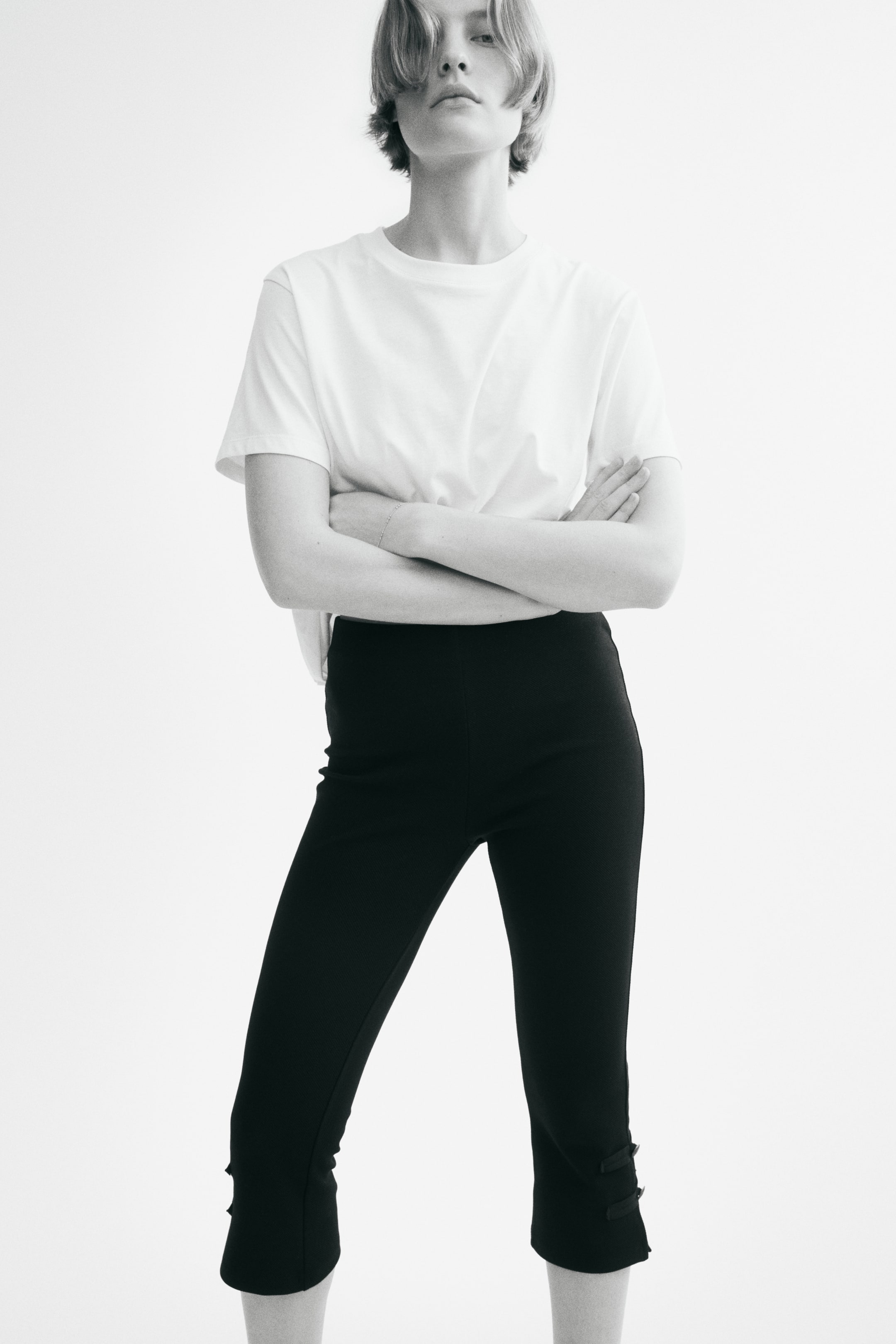 Button-Detail Capri Pants