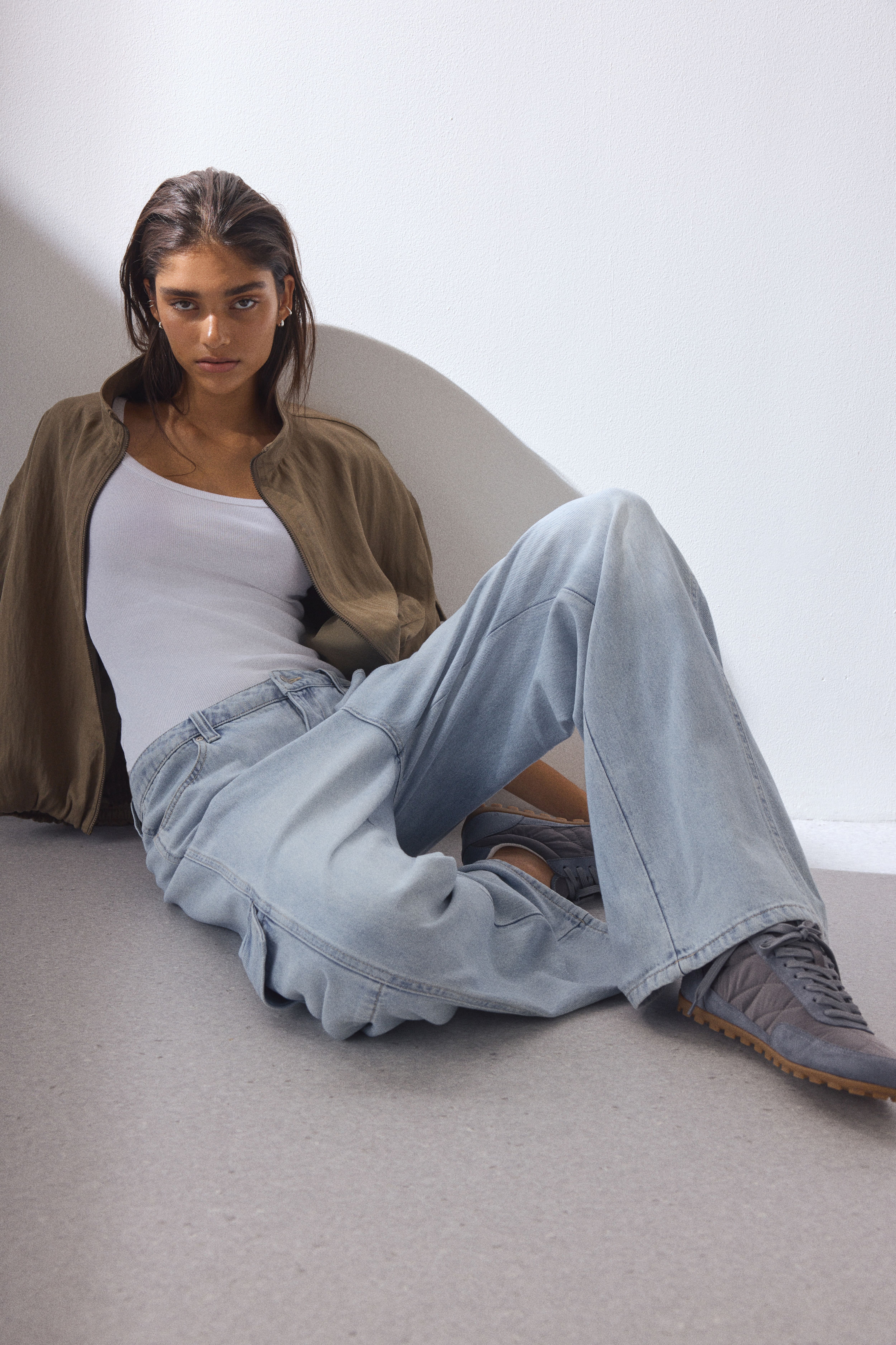 Wide-Leg Regular Waist Jeans