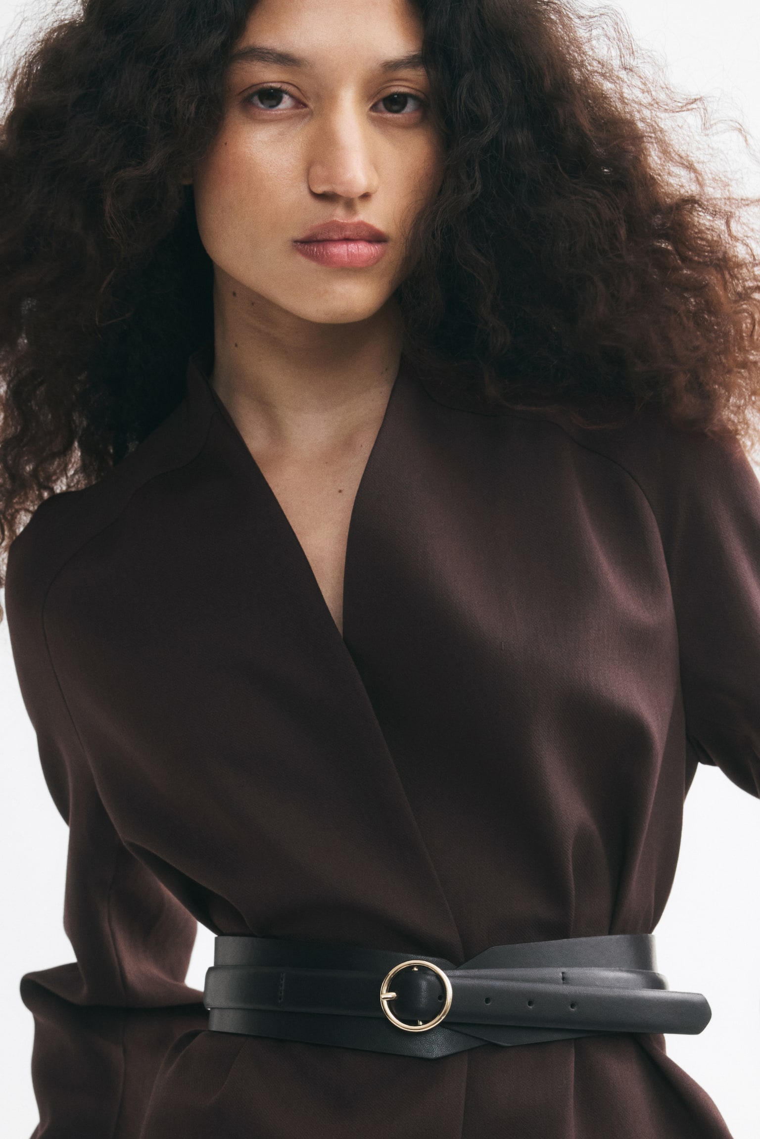 Женская куртка H&M Belted Lapelless, цвет: Тёмный коричневый — фото 4