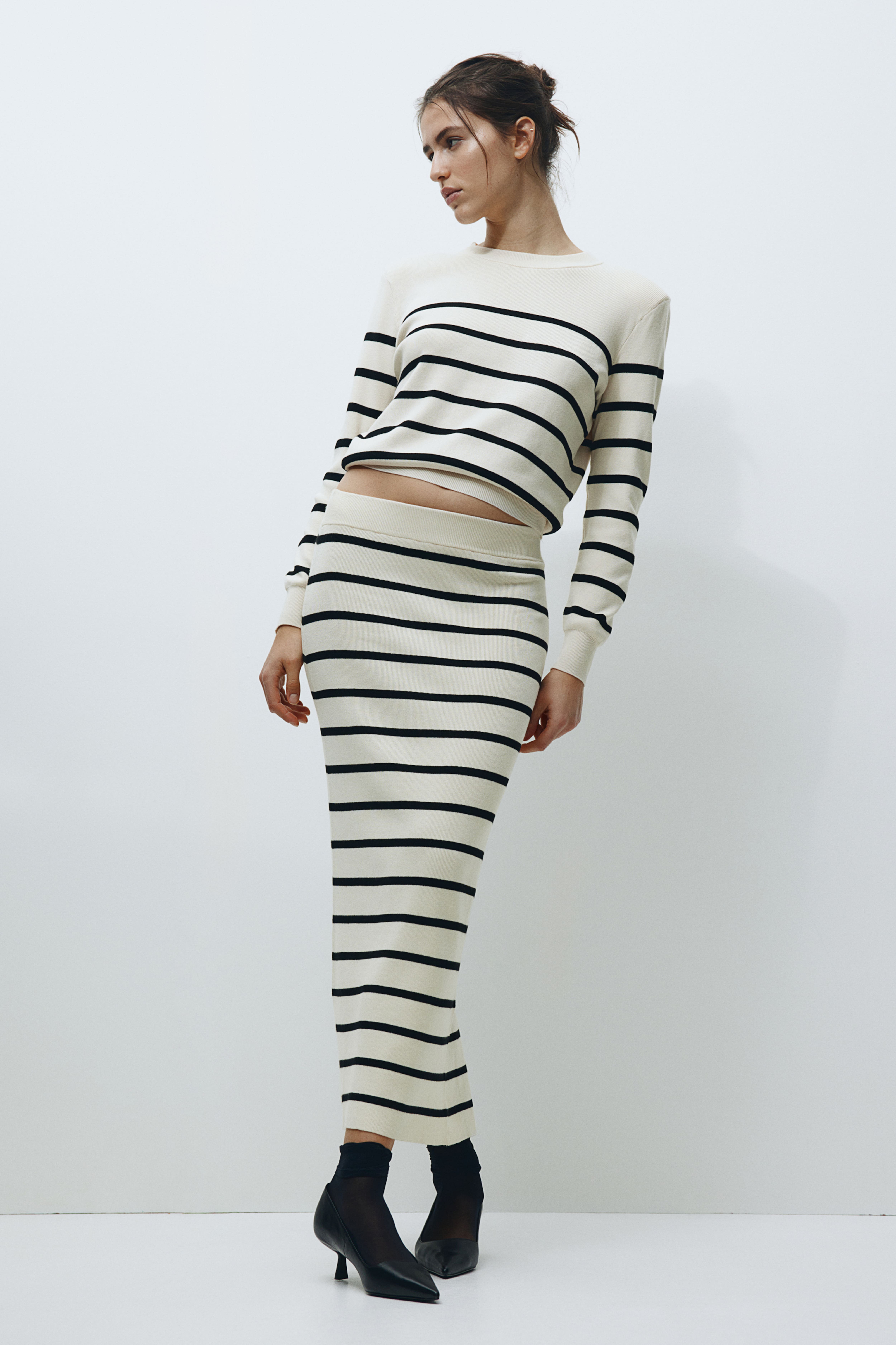 H&m black and white striped skirt hotsell