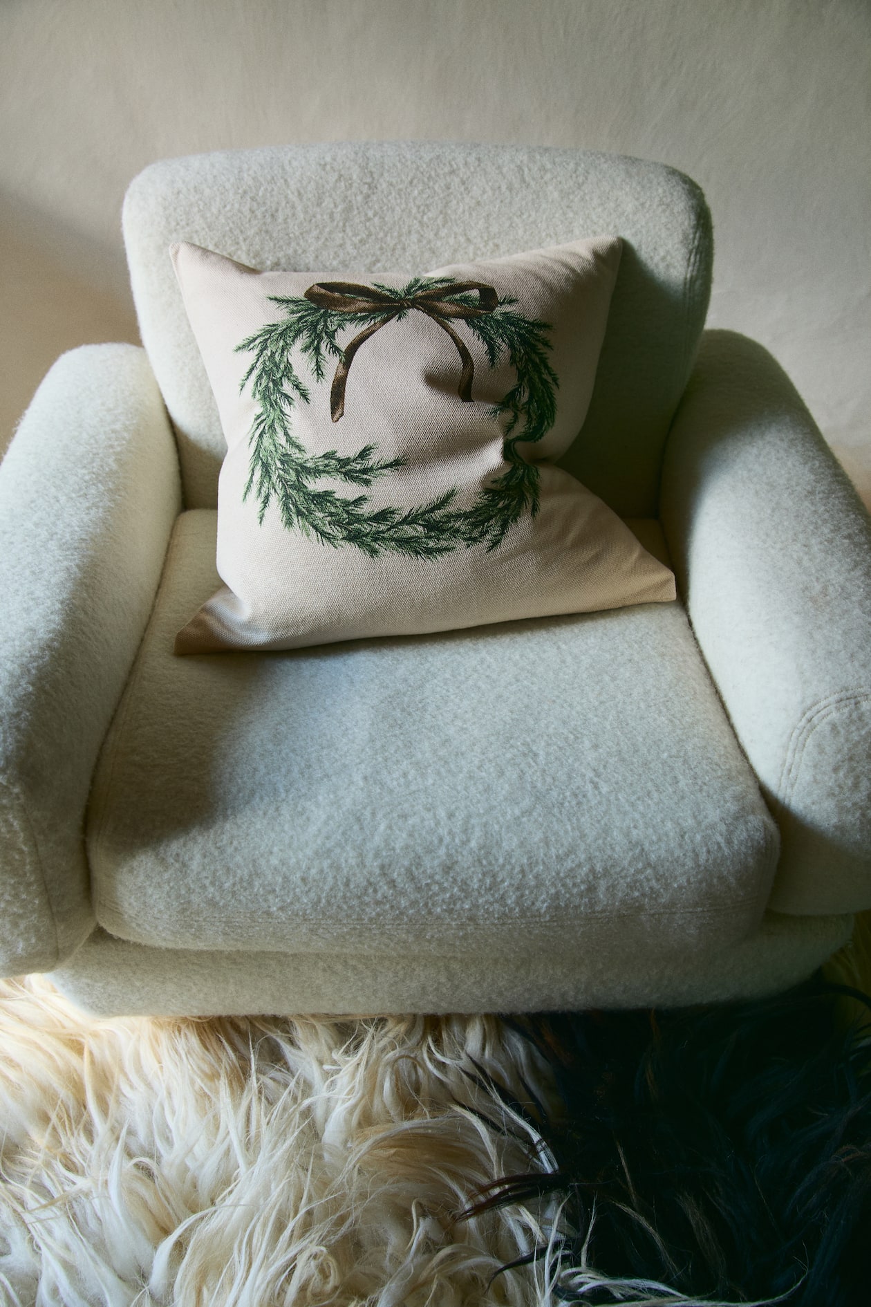 Printed cushion cover - Beige/Wreath - Home All | H&M GB