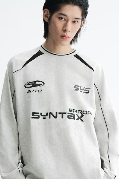 ルーズフィット プリント長袖Tシャツ