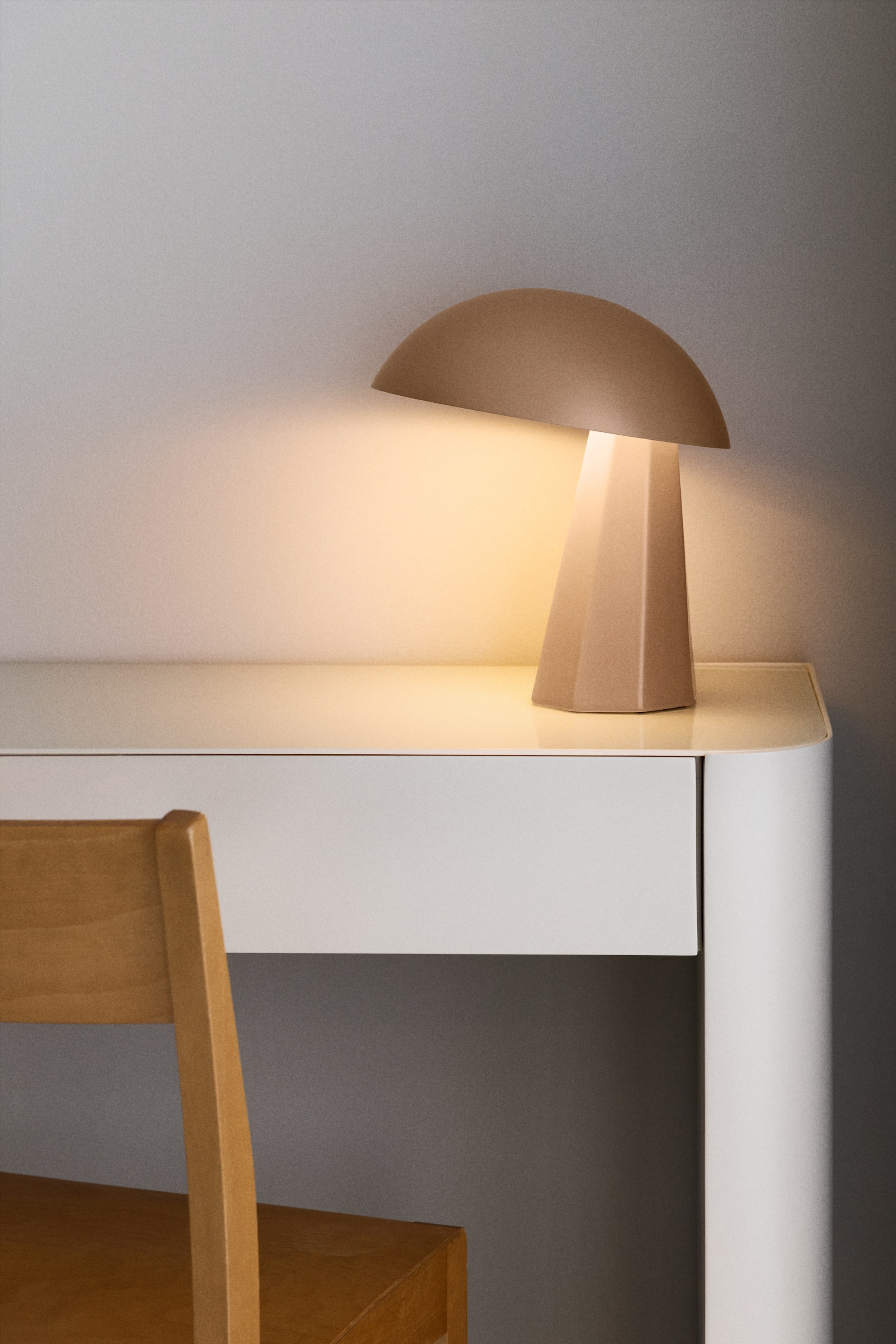 Ver imagen más grande: Lámpara de mesa - Beige oscuro - HOME | H&M ES 1