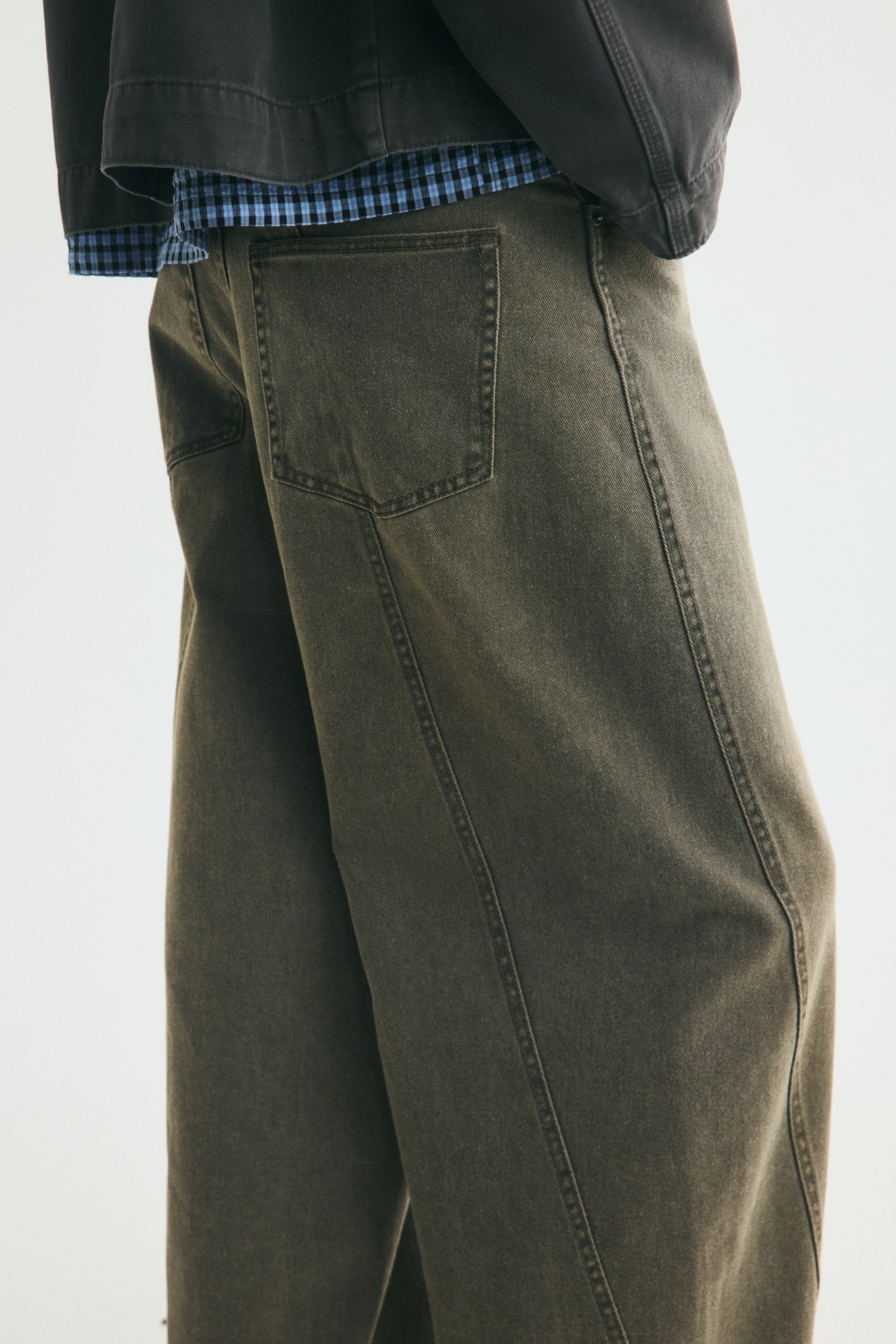 Loose-Fit Wide-Leg Twisted-Seam Jeans