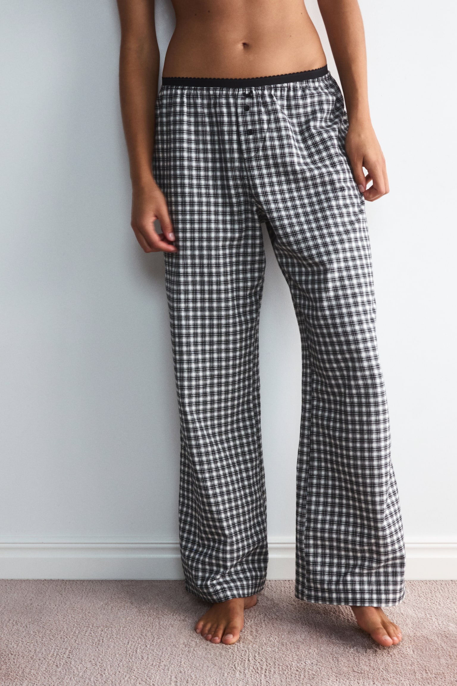Пижамные брюки, фланель — H&M, цвет: Чёрный / В мелкую клетку — фото 3