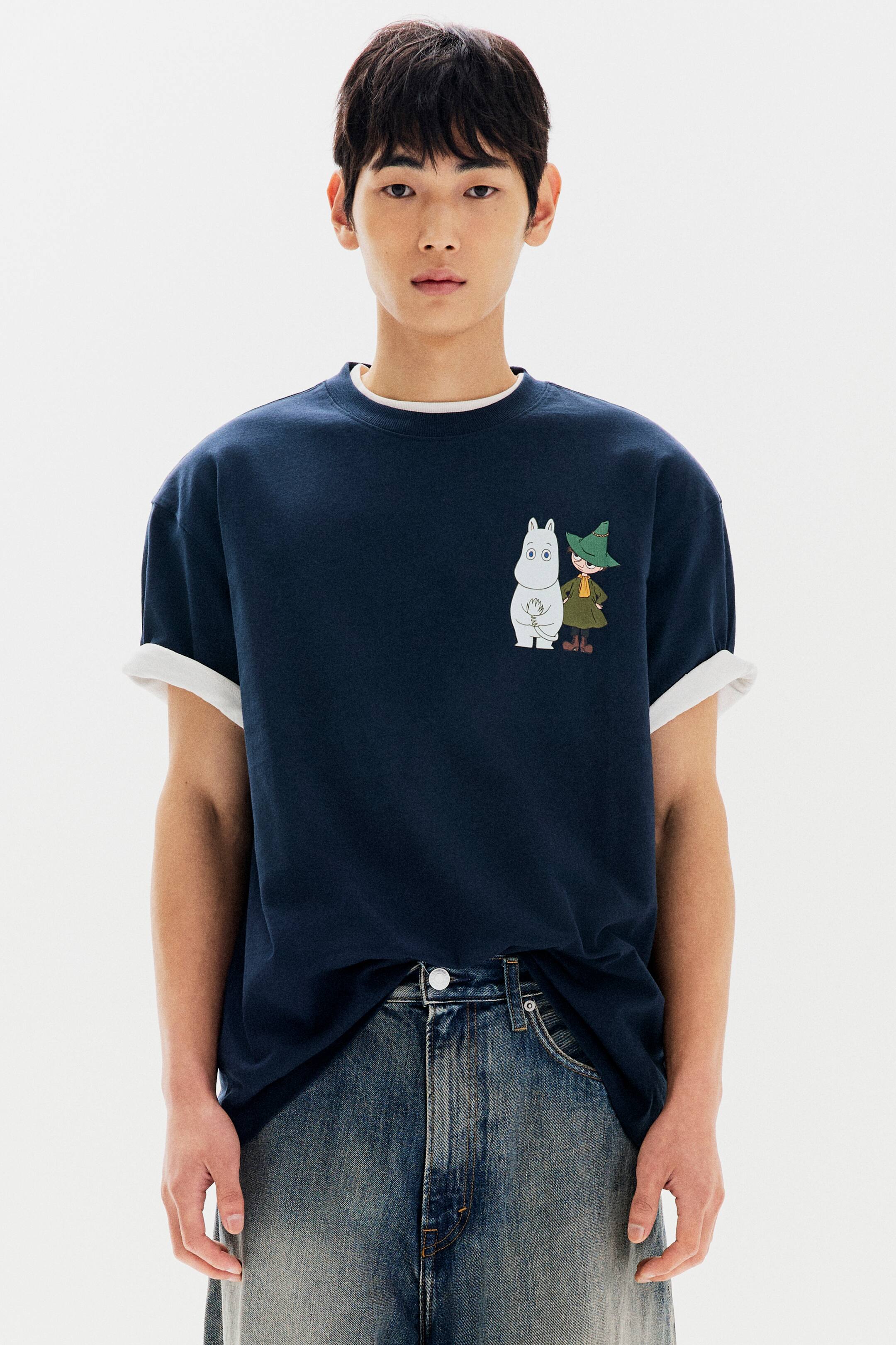 View larger image: Loose Fit Printed cotton T-shirt - Navy blue/Moomin - Men | H&M 1
