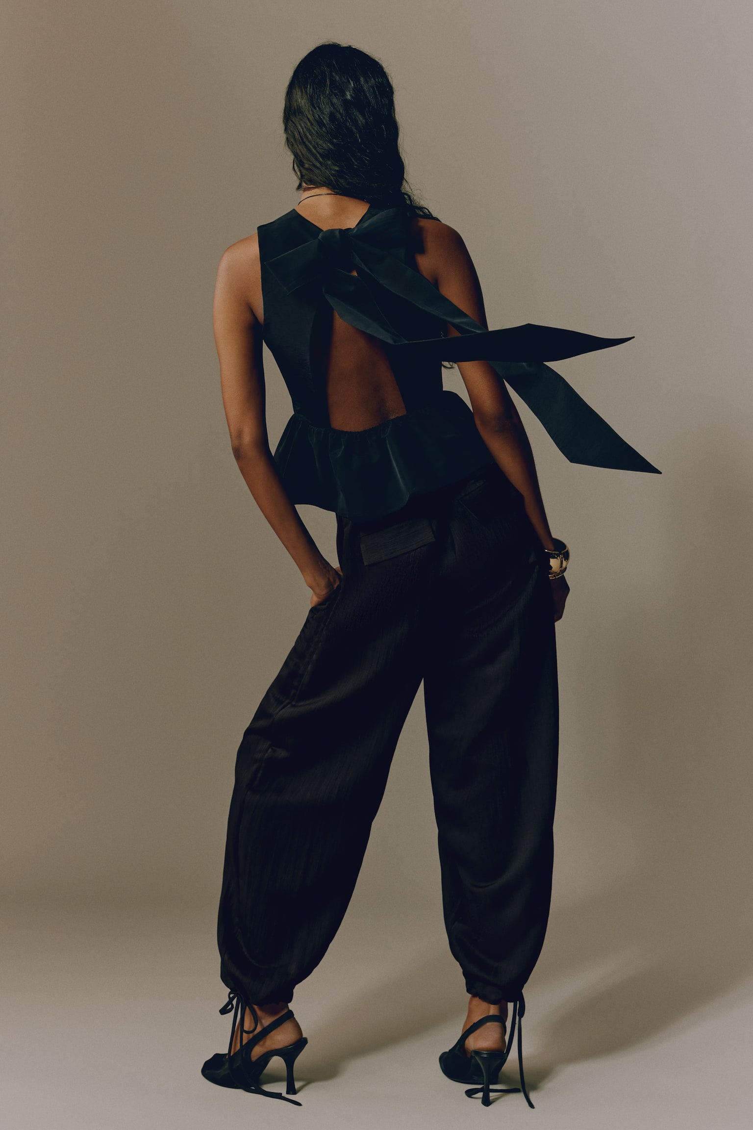 Crinkled barrel-leg trousers - Dark grey/Light beige - 7