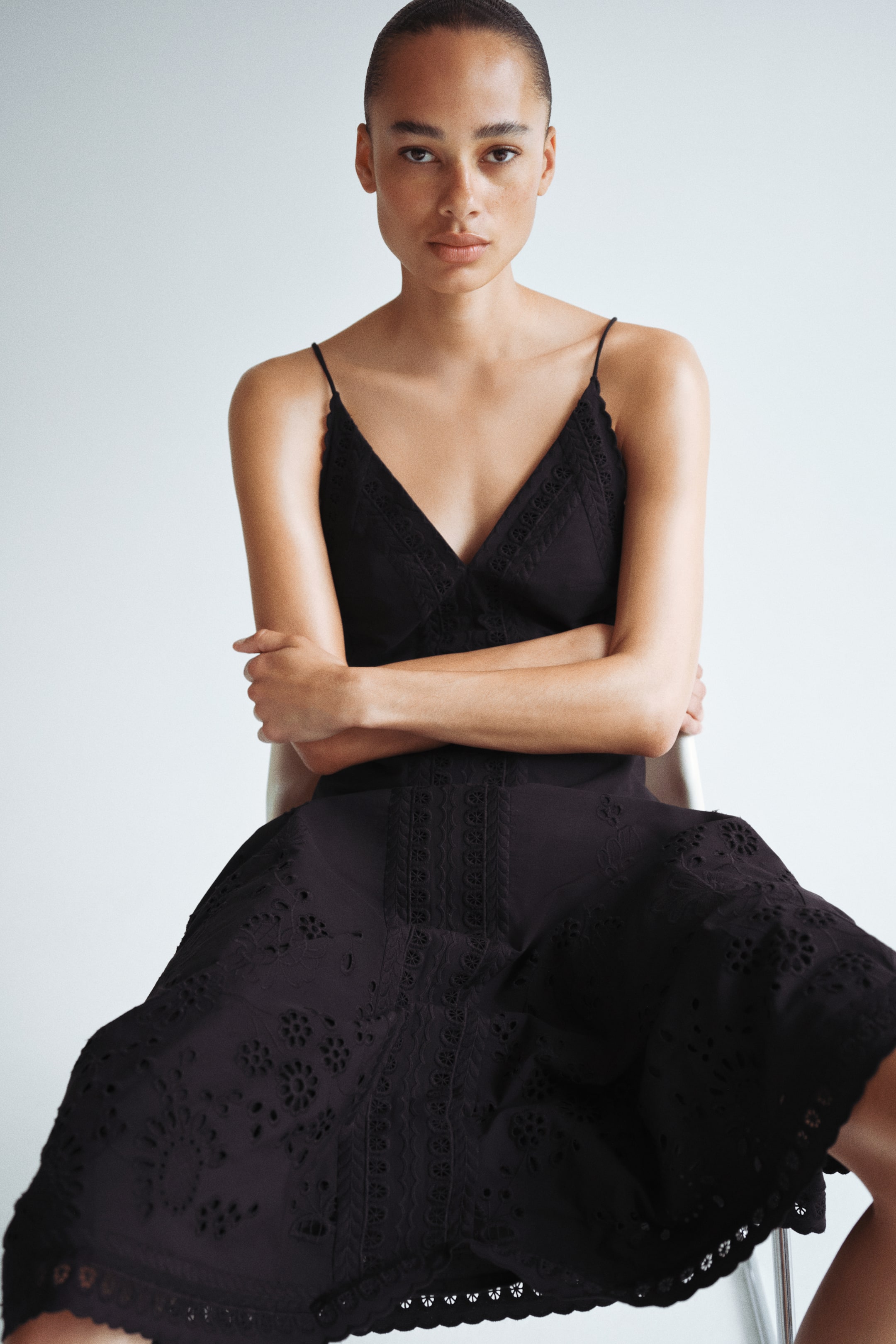 Женские платья H&M Eyelet-Embroidered Strappy Dress — фото 4