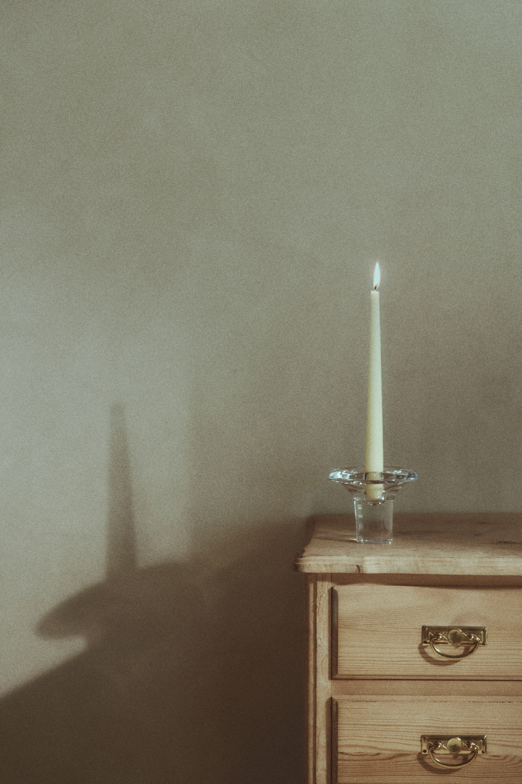 Visa större bild: Hög ljusstake i glas - Transparent - Home All | H&M SE 1