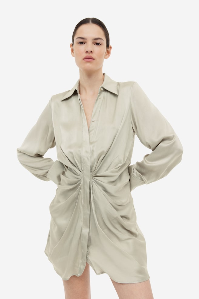 Drapert skjortekjole i silke - Light beige/Sort - 3