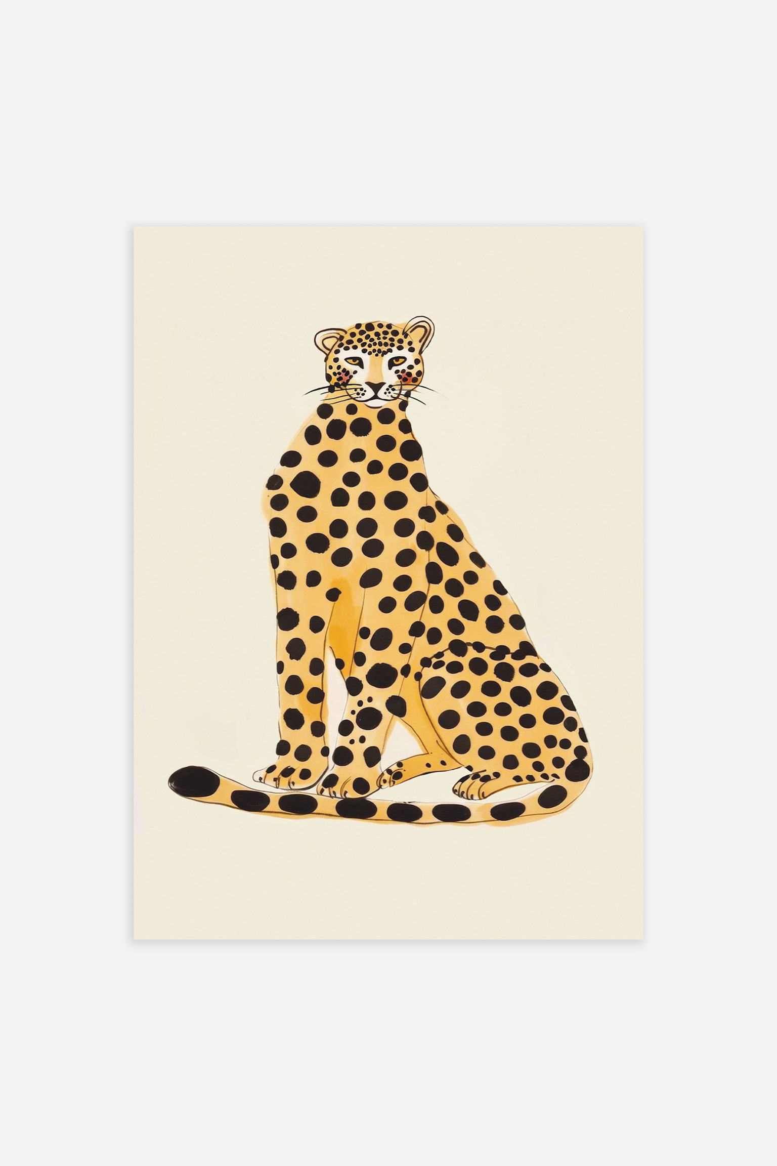 Ta grafika przedstawia stylizowanÄ ilustracjÄ siedzÄcego lamparta na jednolitym kremowym tle. Lampart jest zwrÃ³cony przodem, a jego ciaÅo jest lekko skierowane w bok, co eksponuje zÅocistoÅ¼Ã³ÅtÄ sierÅÄ z wyrazistymi czarnymi cÄtkami oraz dÅugi ogon owiniÄty wokÃ³Å przednich Åap. - 1