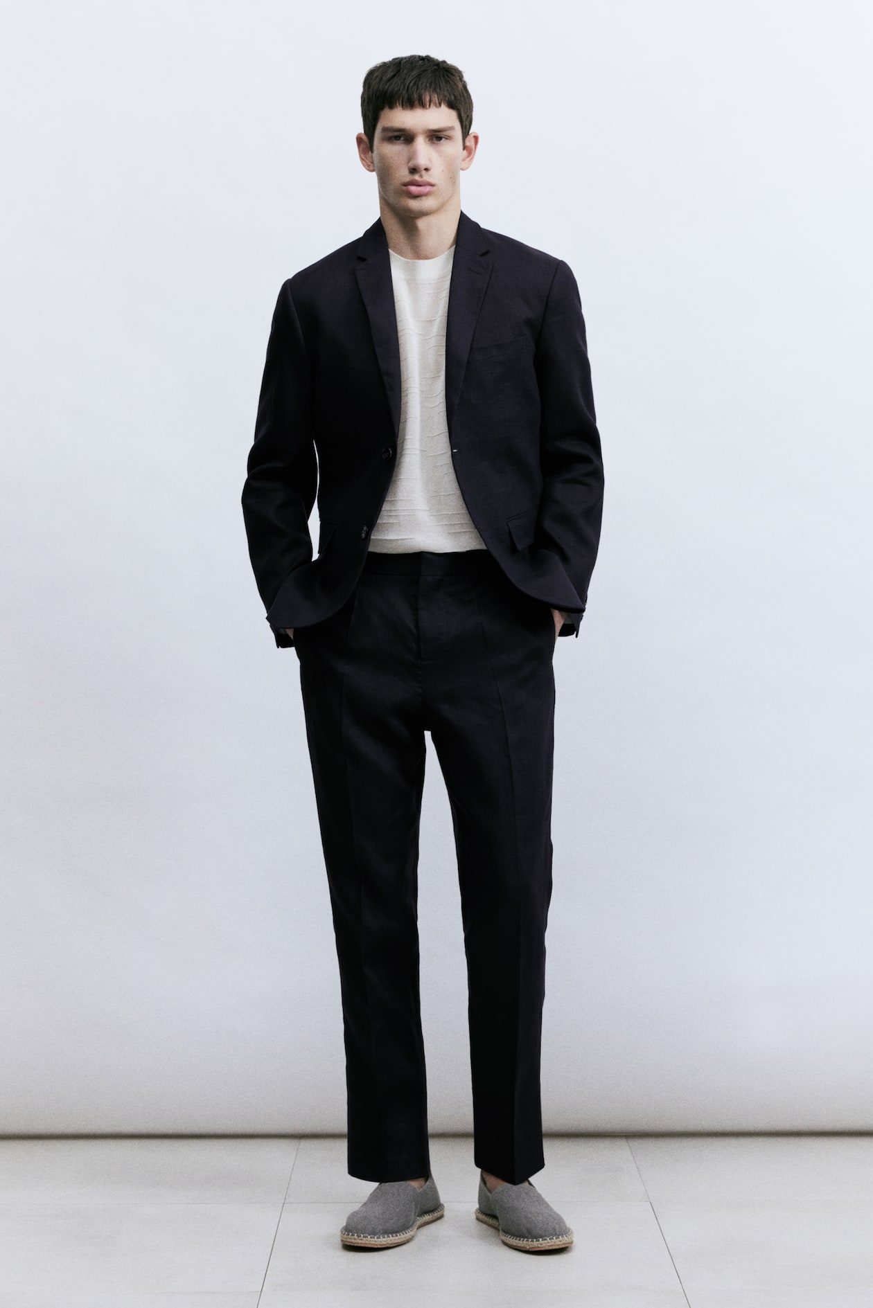 Slim Fit Linen suit trousers - Navy blue - Men | H&M GB