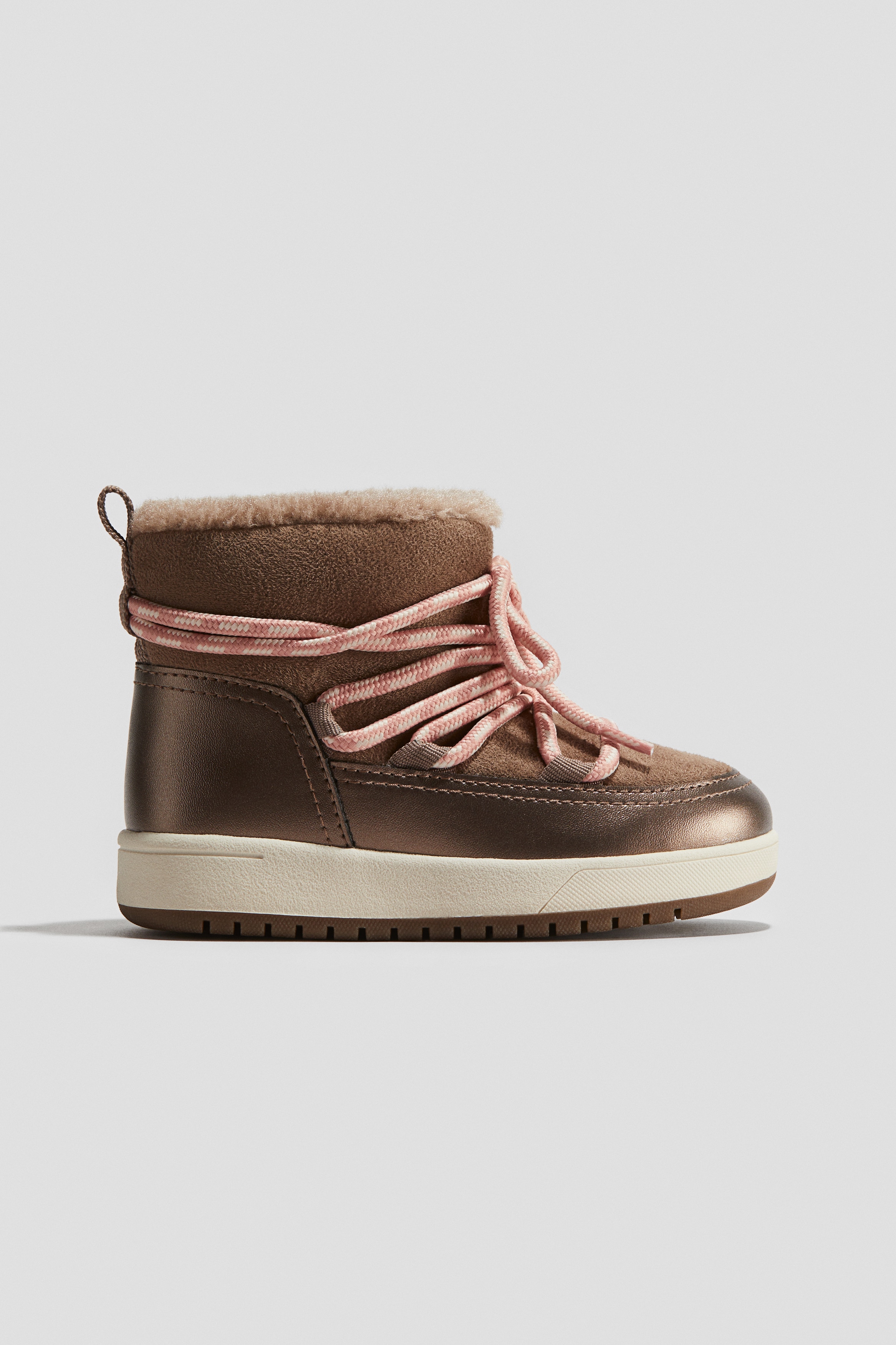 Warmgevoerde snowbootsModel