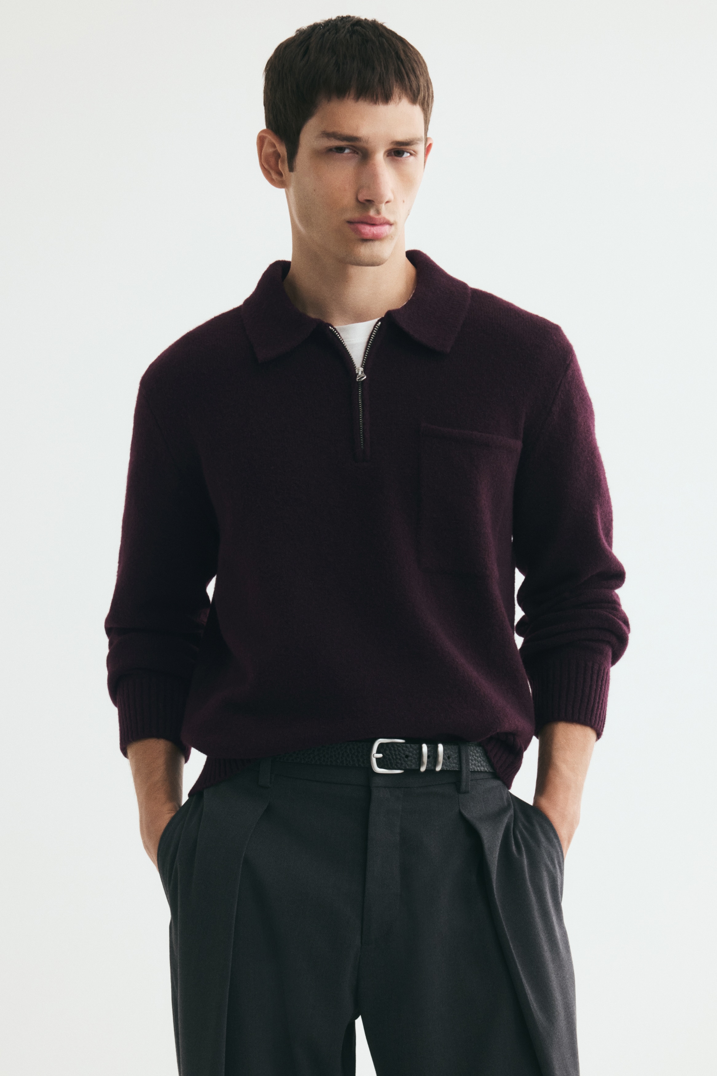 Regular Fit Knitted polo shirtModel