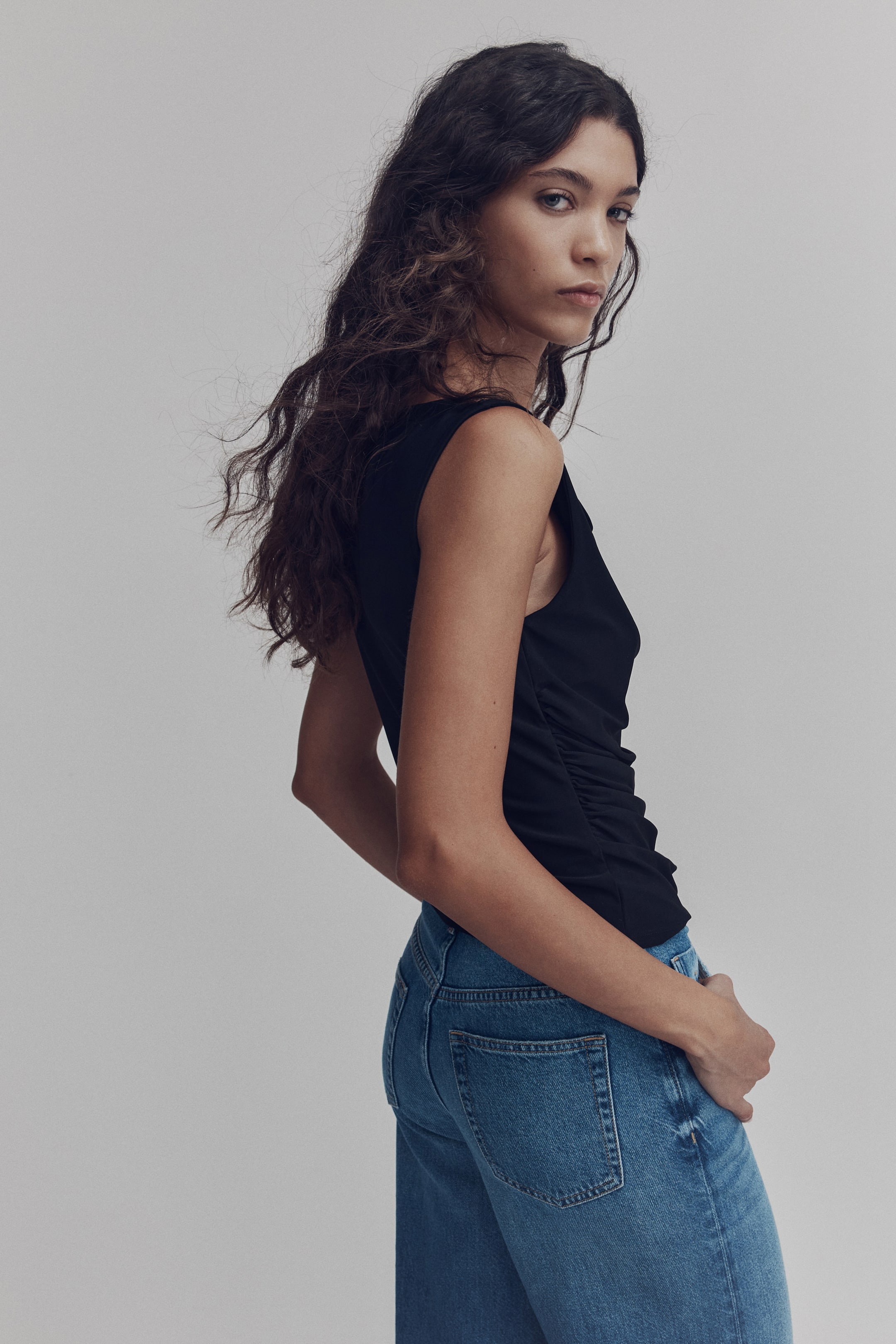 Zobraziť väčší obrázok: Nariasené džersejové tielko - Čierna - ŽENY | H&M SK 4