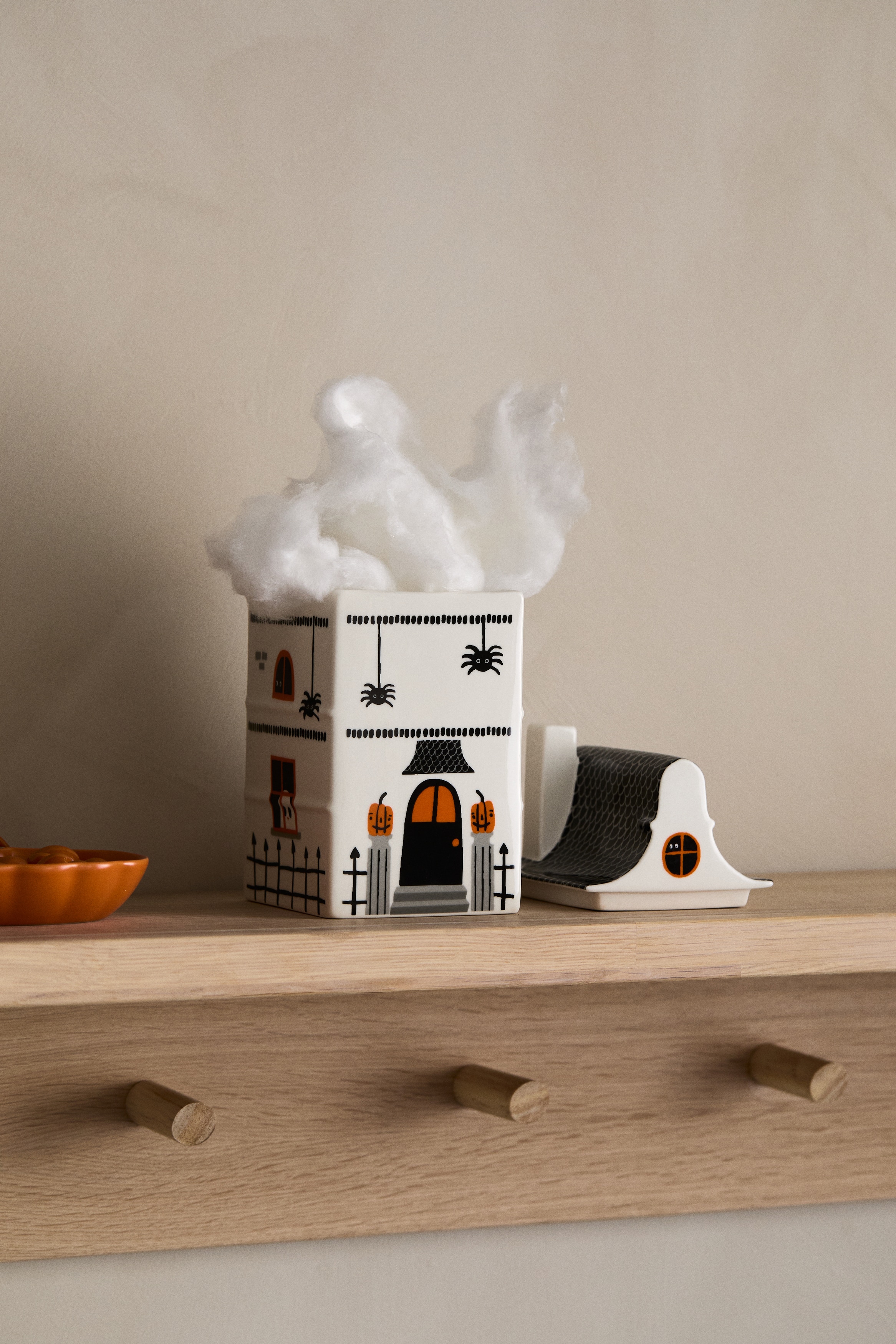 Porcelain biscuit tin - White/Halloween