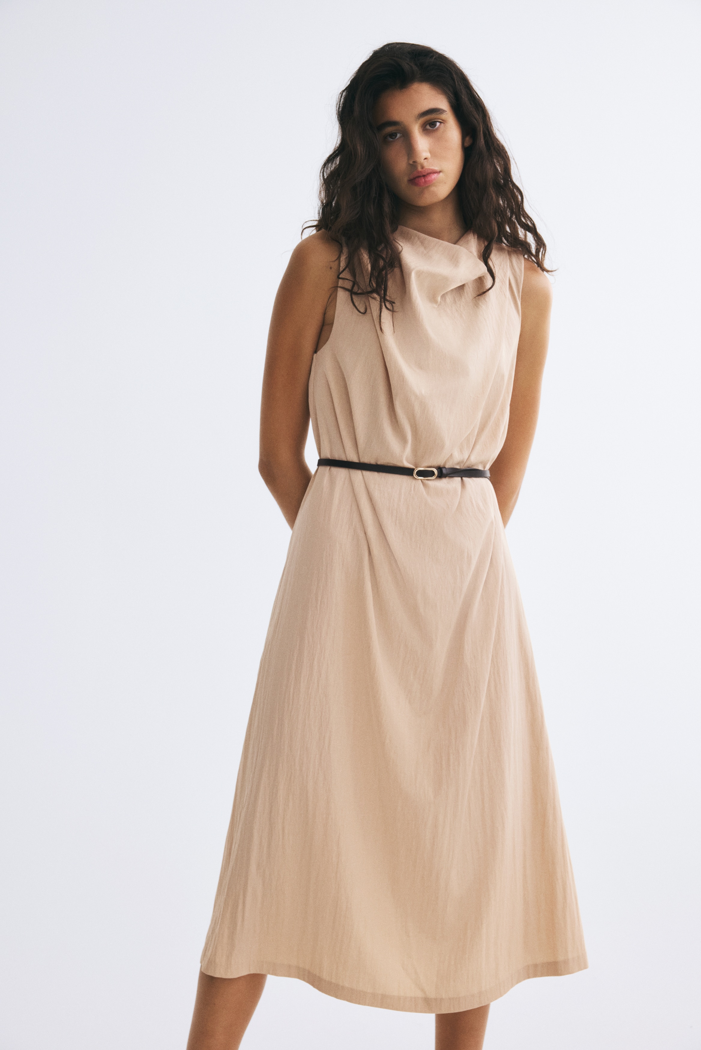 Váy cổ đổ có thắt lưng - Beige
