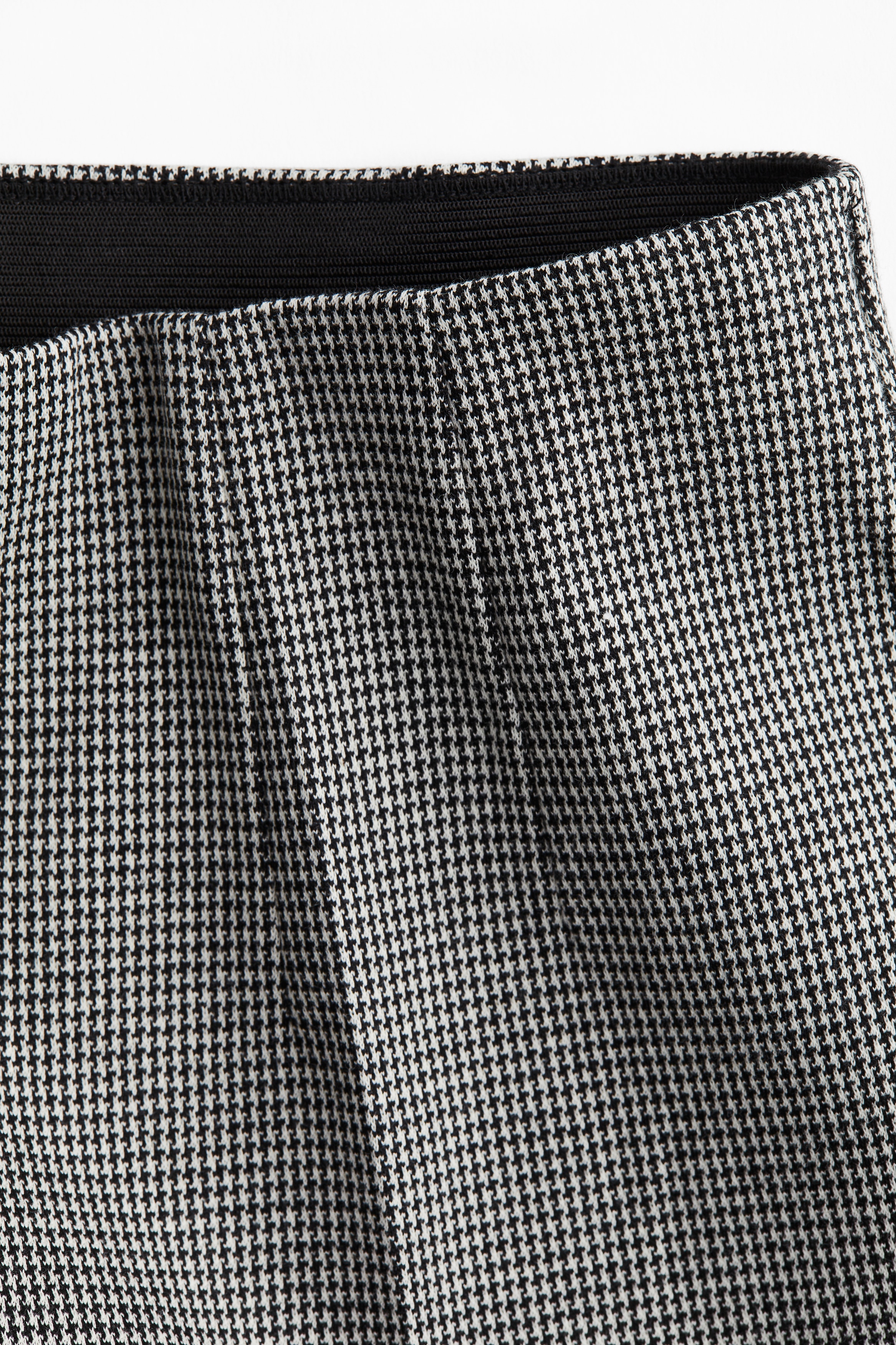 Crease-leg trousers