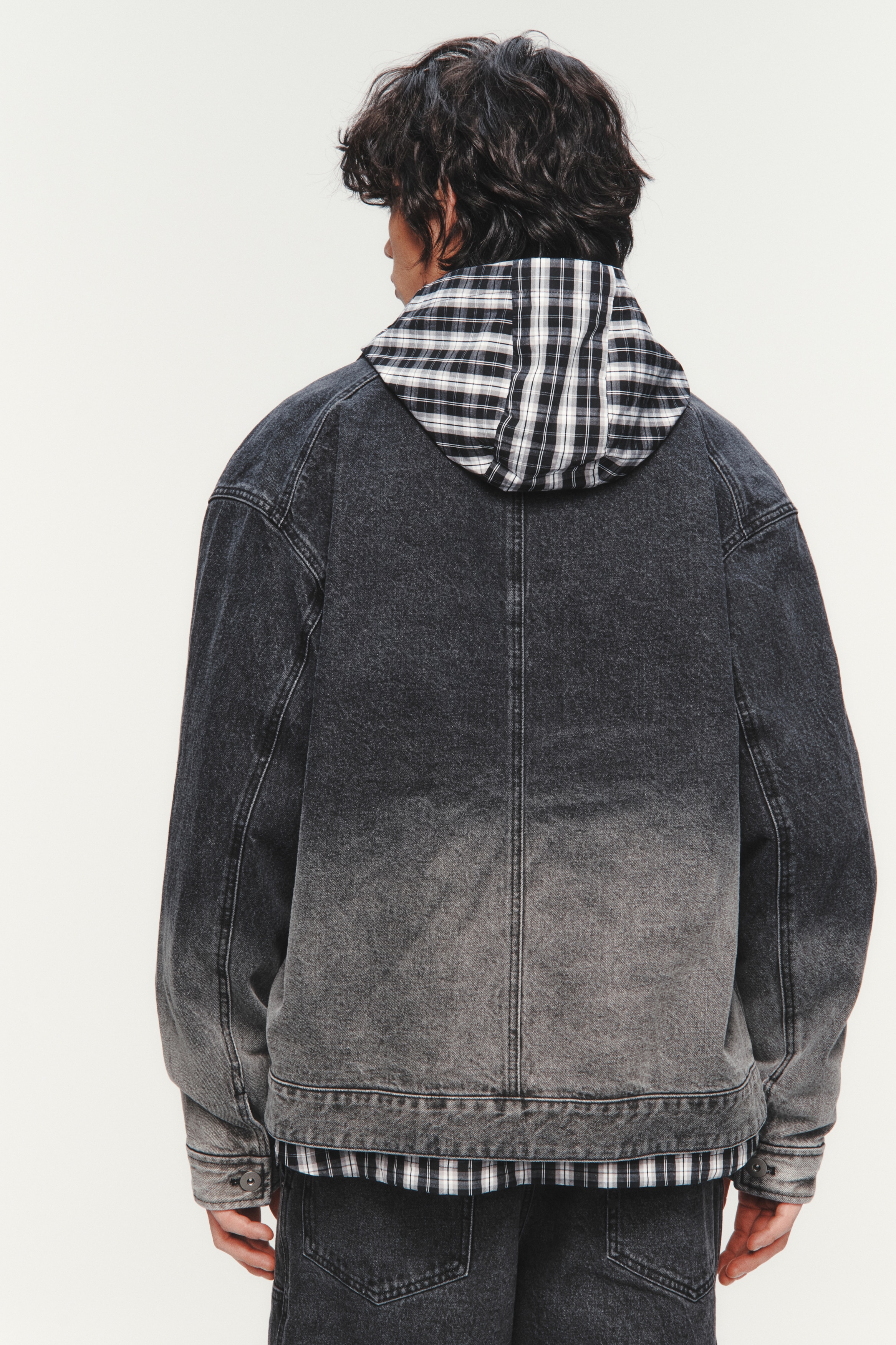 メンズデニムジャケット｜オーバーサイズ、フィット感、軽量 | H&M JP